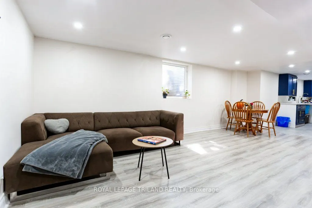 75 Tweed Crescent