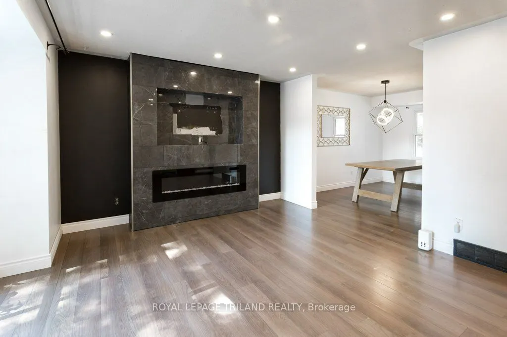 75 Tweed Crescent