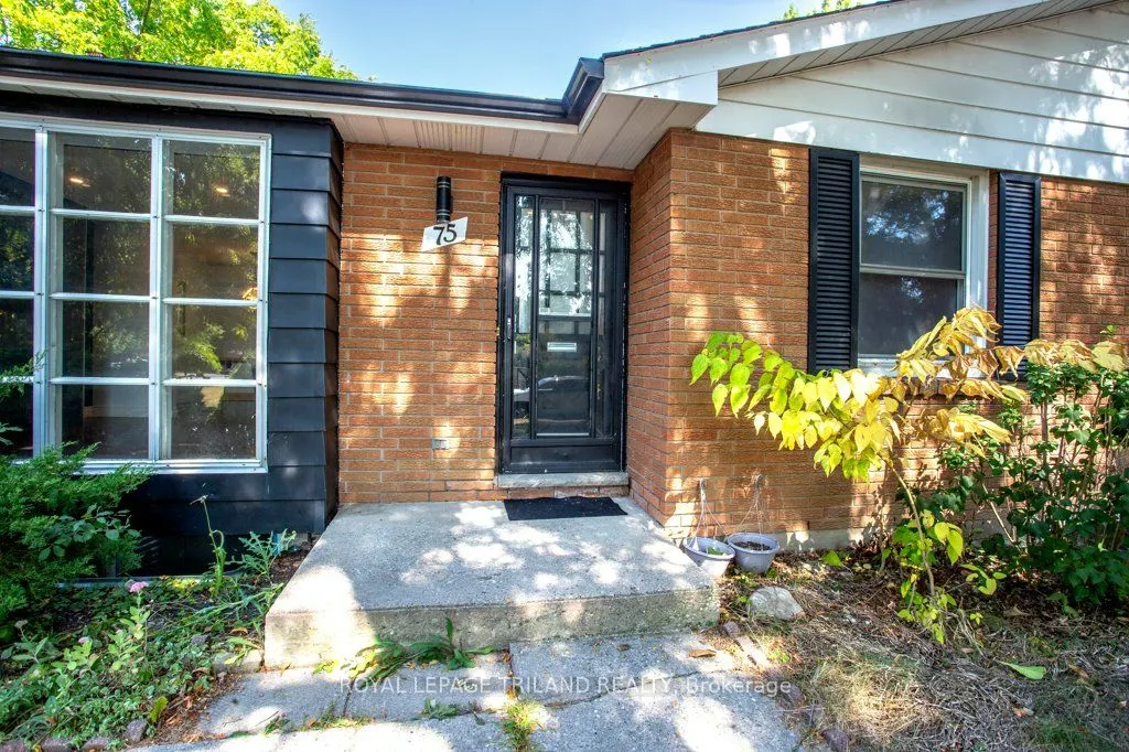 75 Tweed Crescent