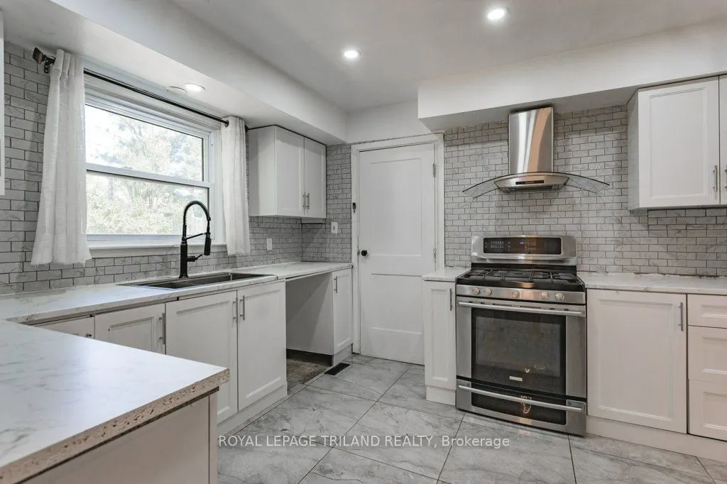 75 Tweed Crescent