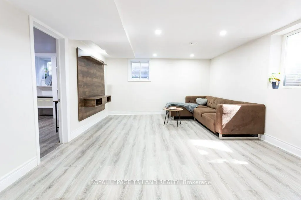75 Tweed Crescent