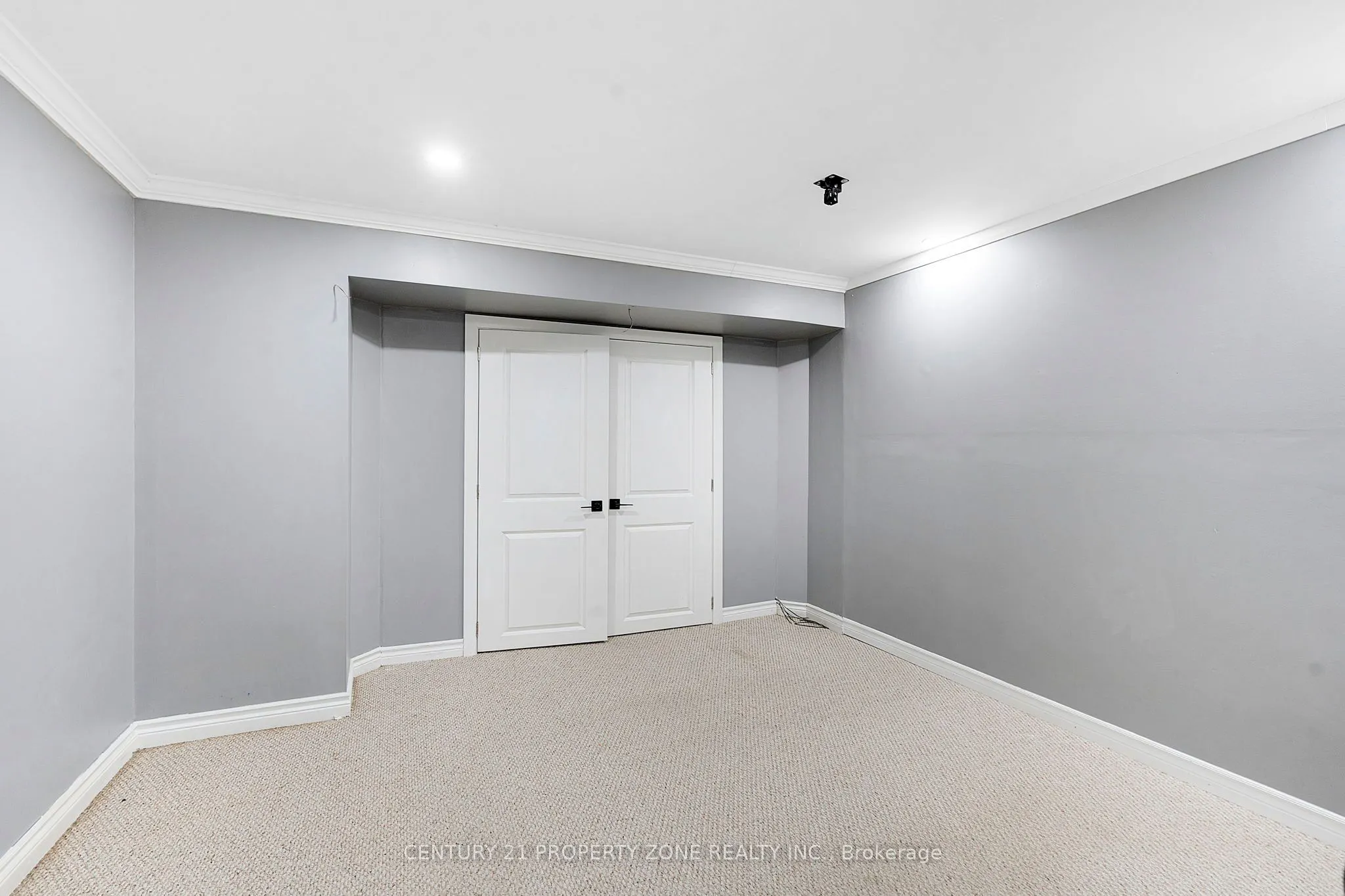 15 Royal York Court