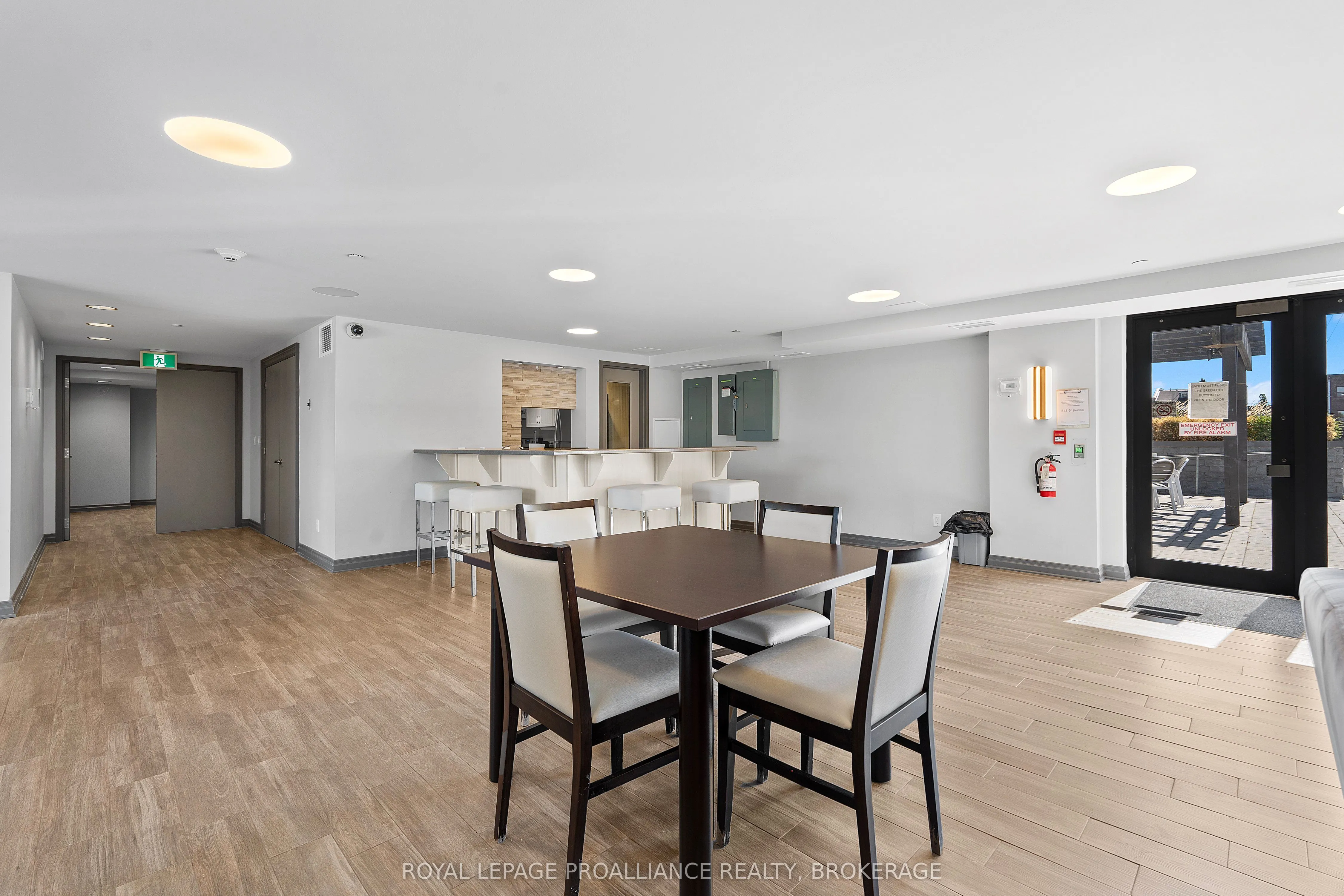 121 Queen Street, #406