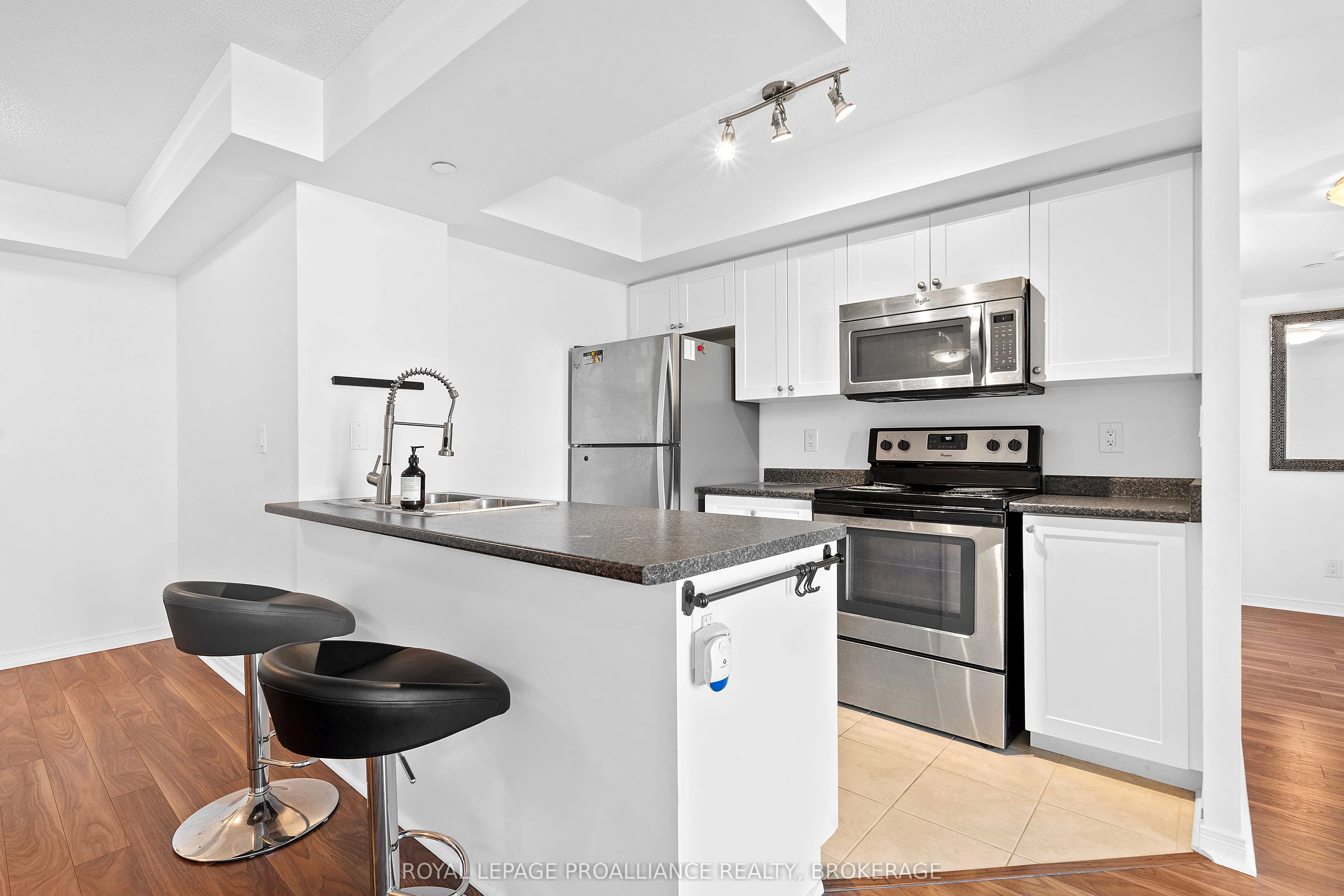 121 Queen Street, #406