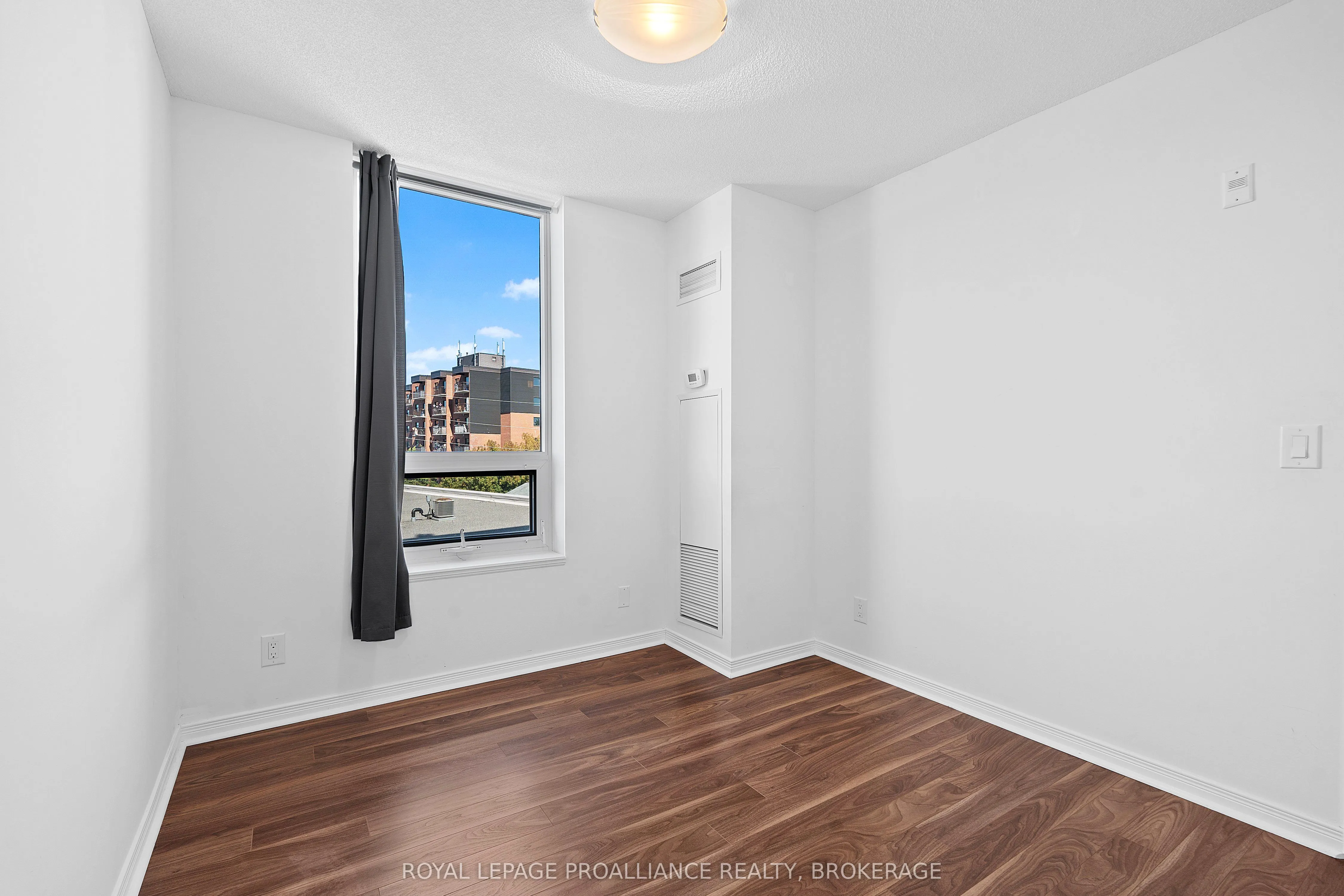 121 Queen Street, #406