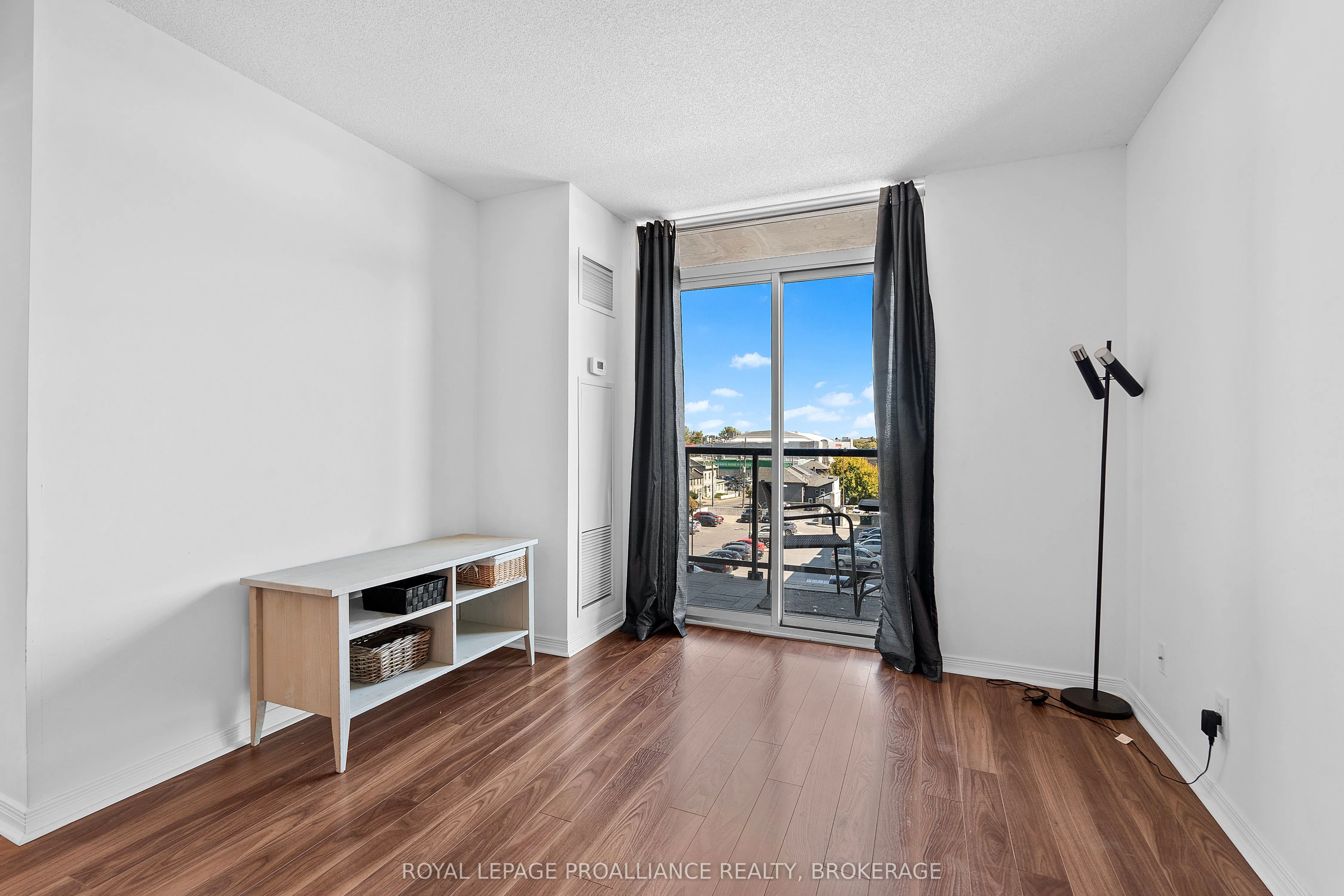 121 Queen Street, #406