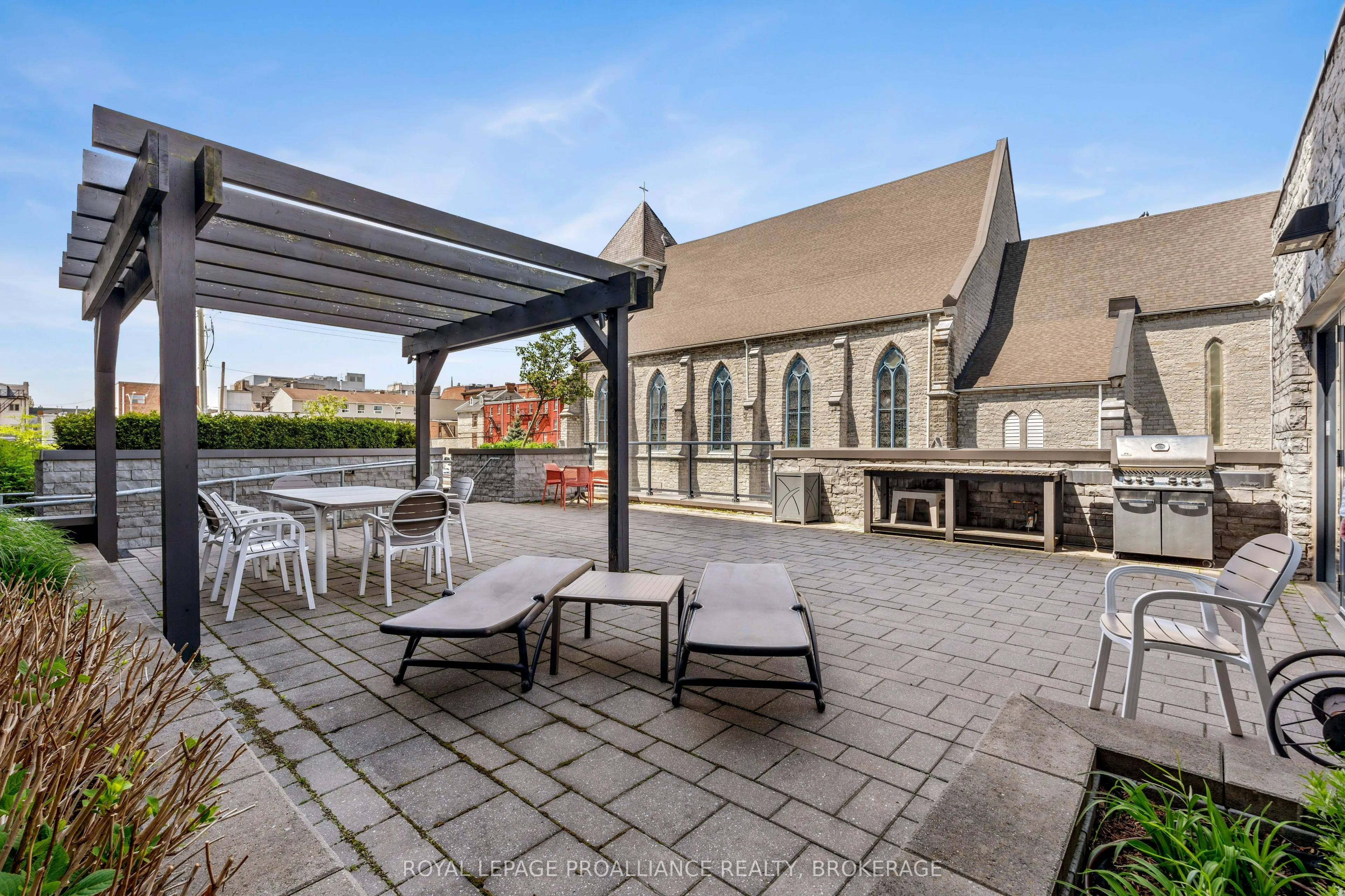 121 Queen Street, #406