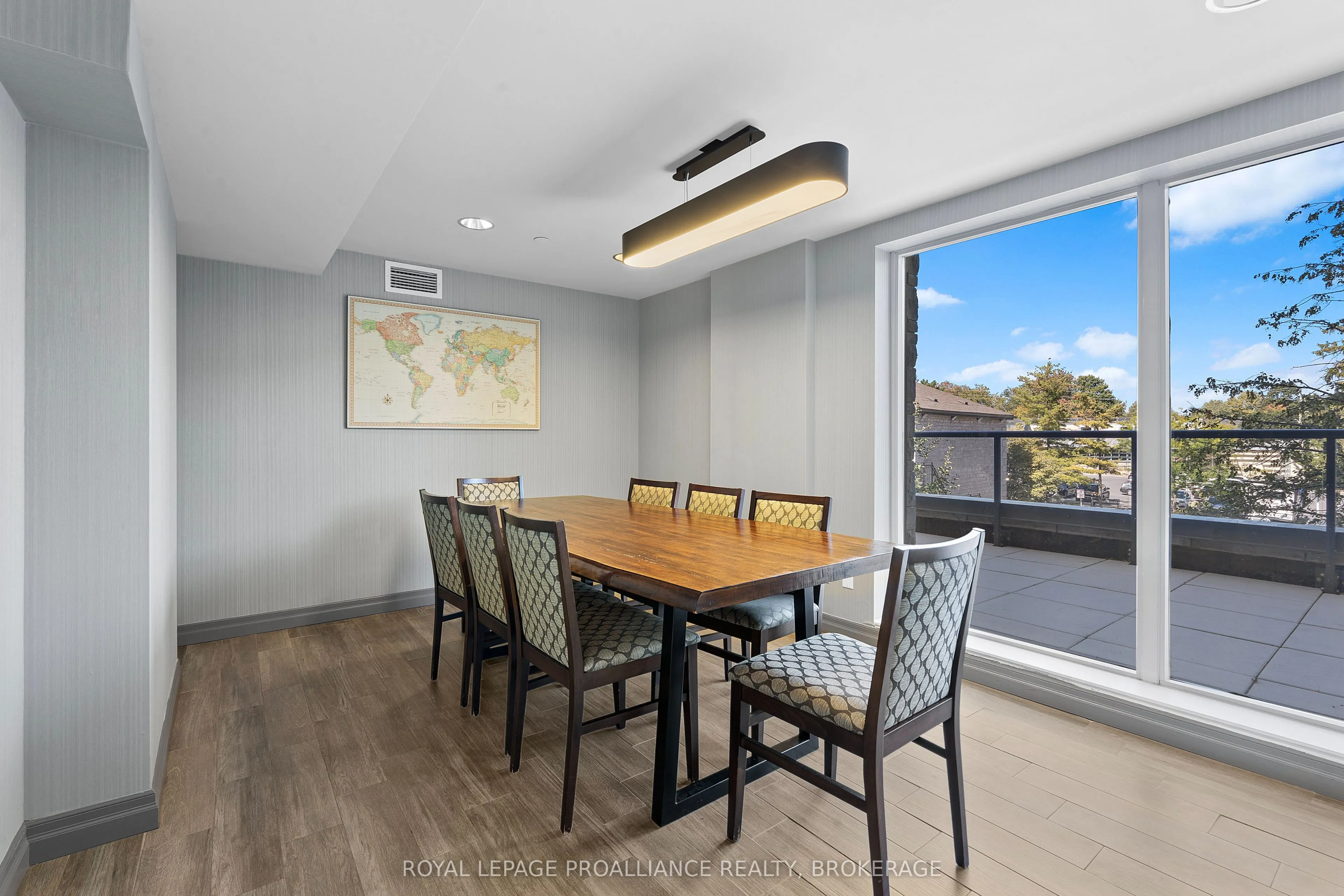 121 Queen Street, #406