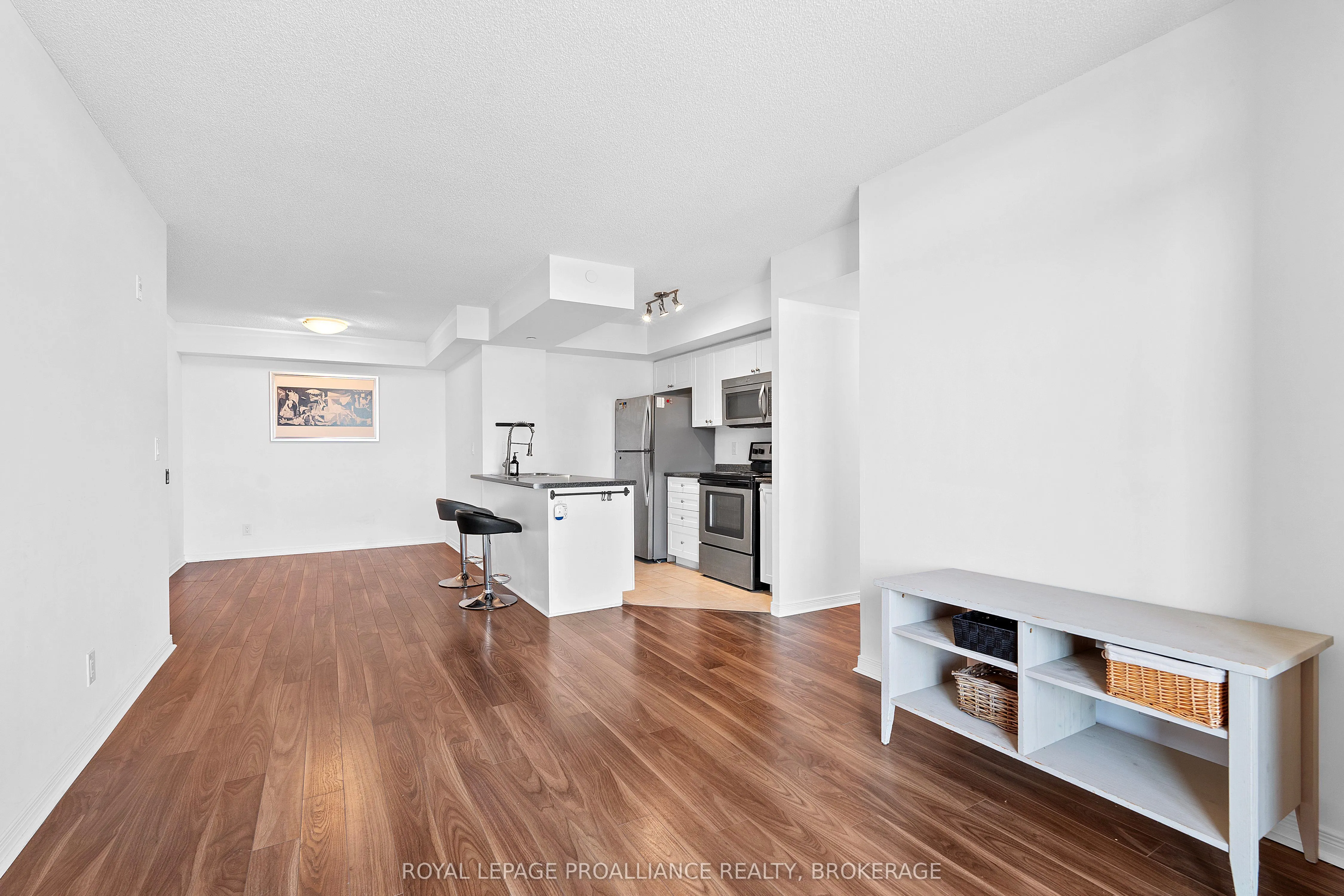 121 Queen Street, #406