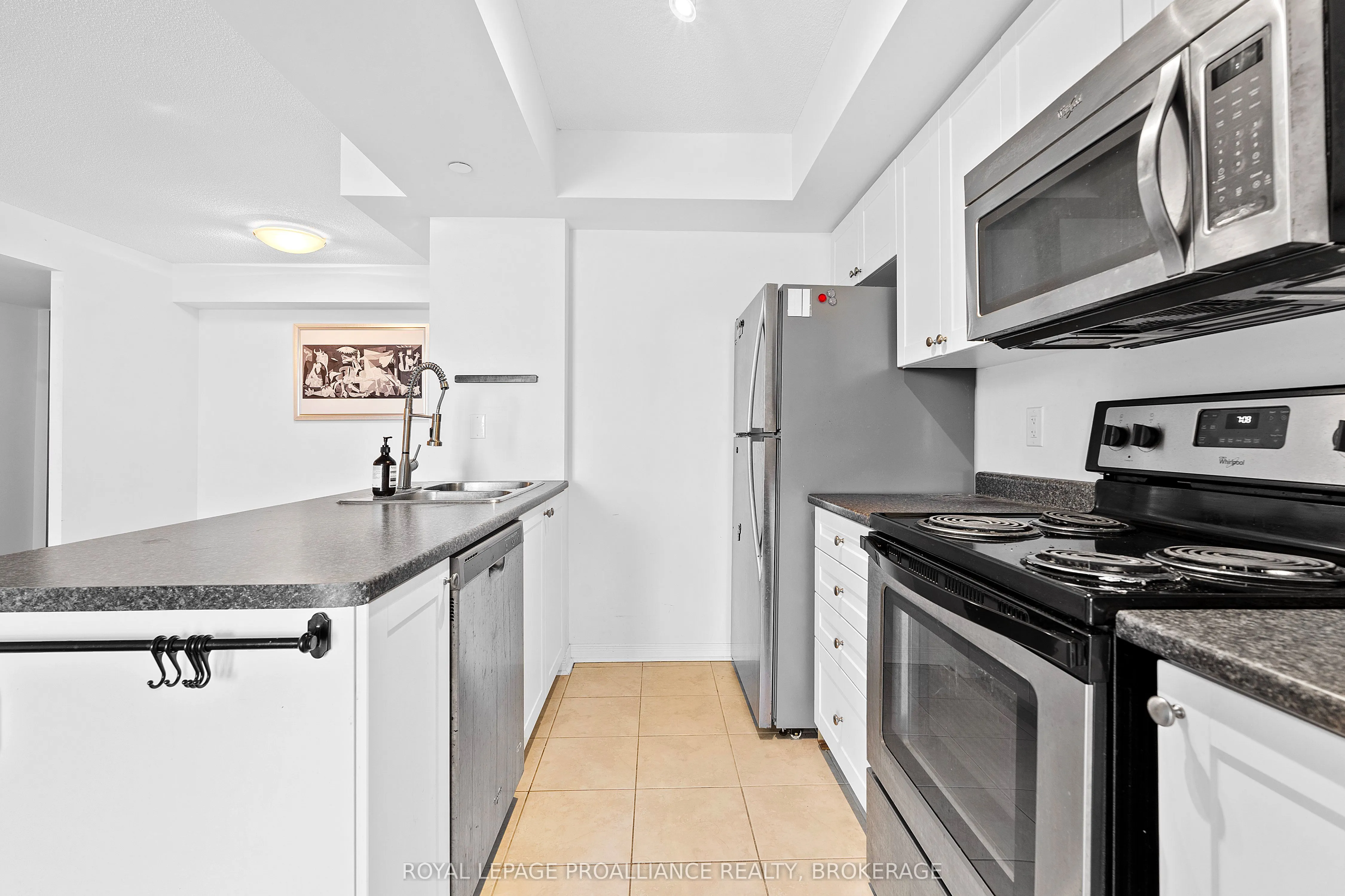 121 Queen Street, #406