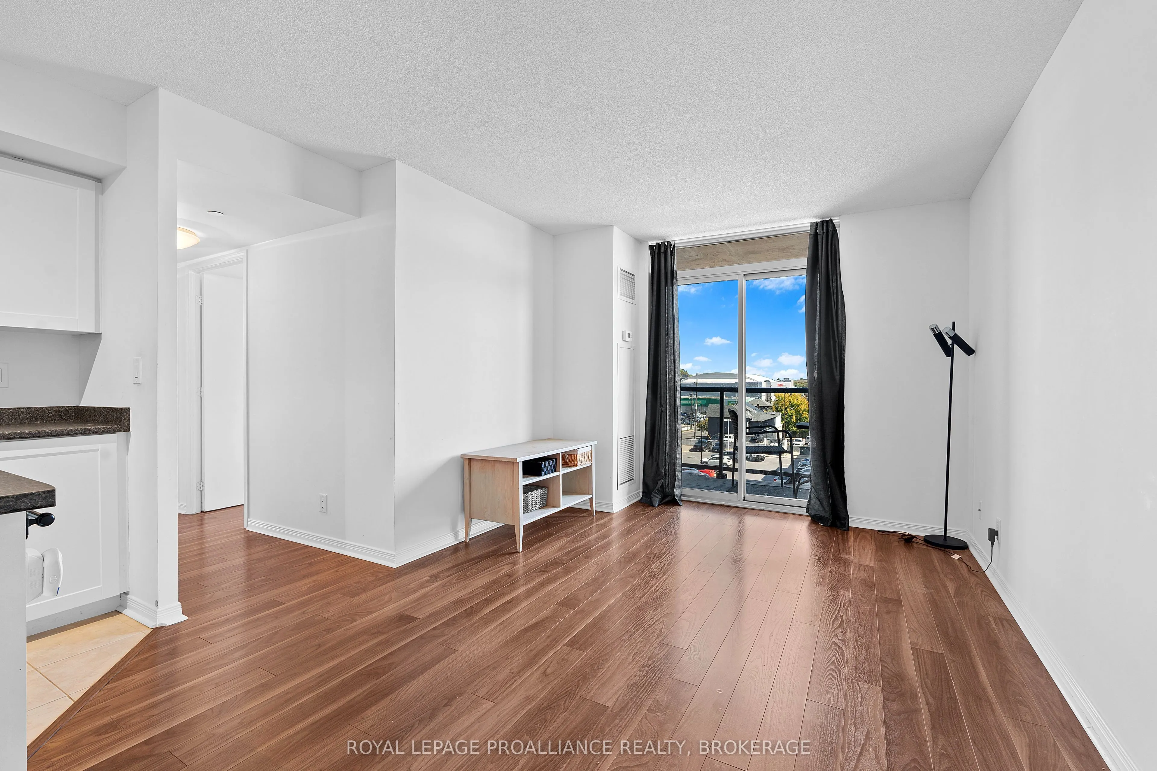 121 Queen Street, #406