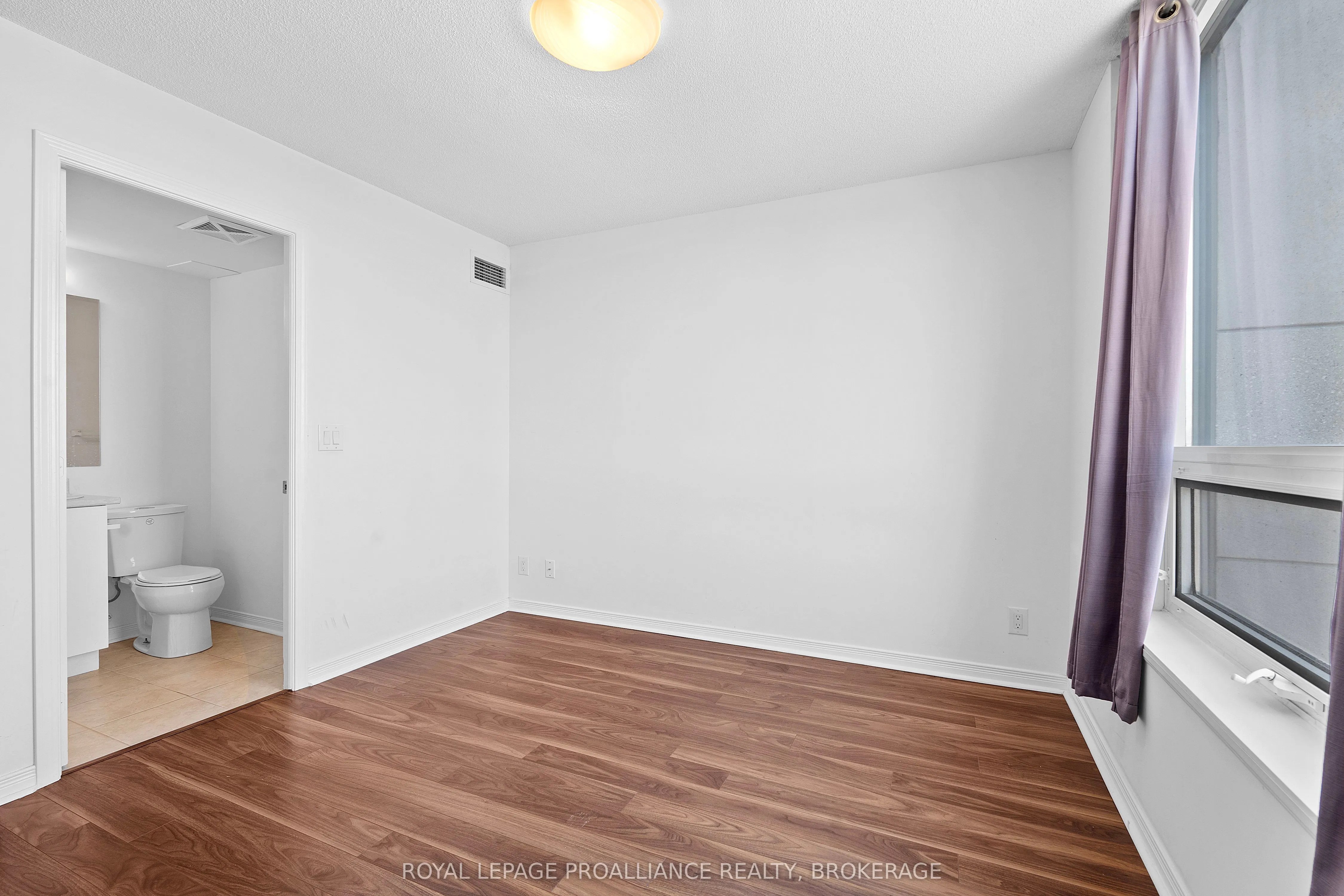 121 Queen Street, #406