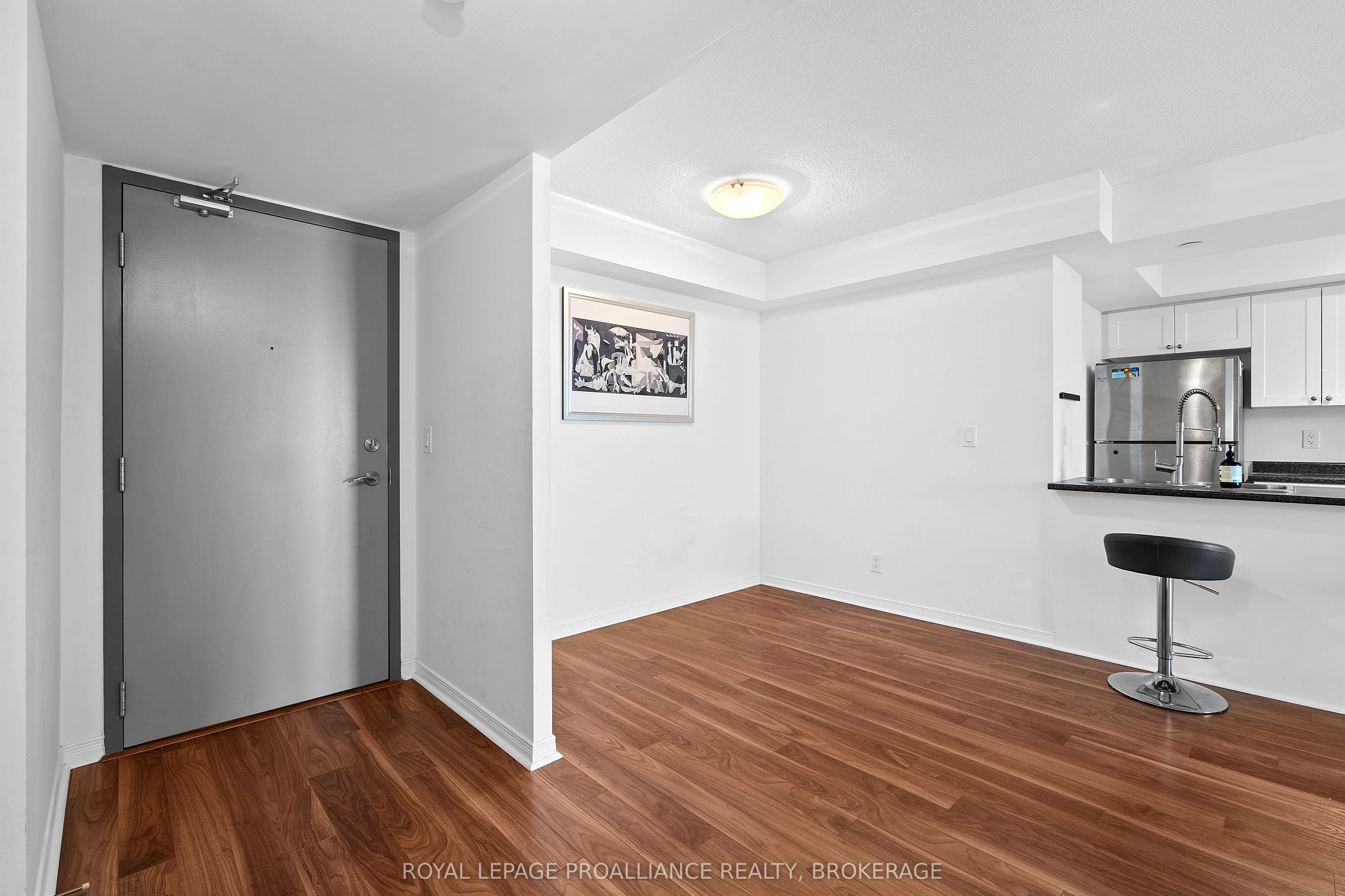 121 Queen Street, #406