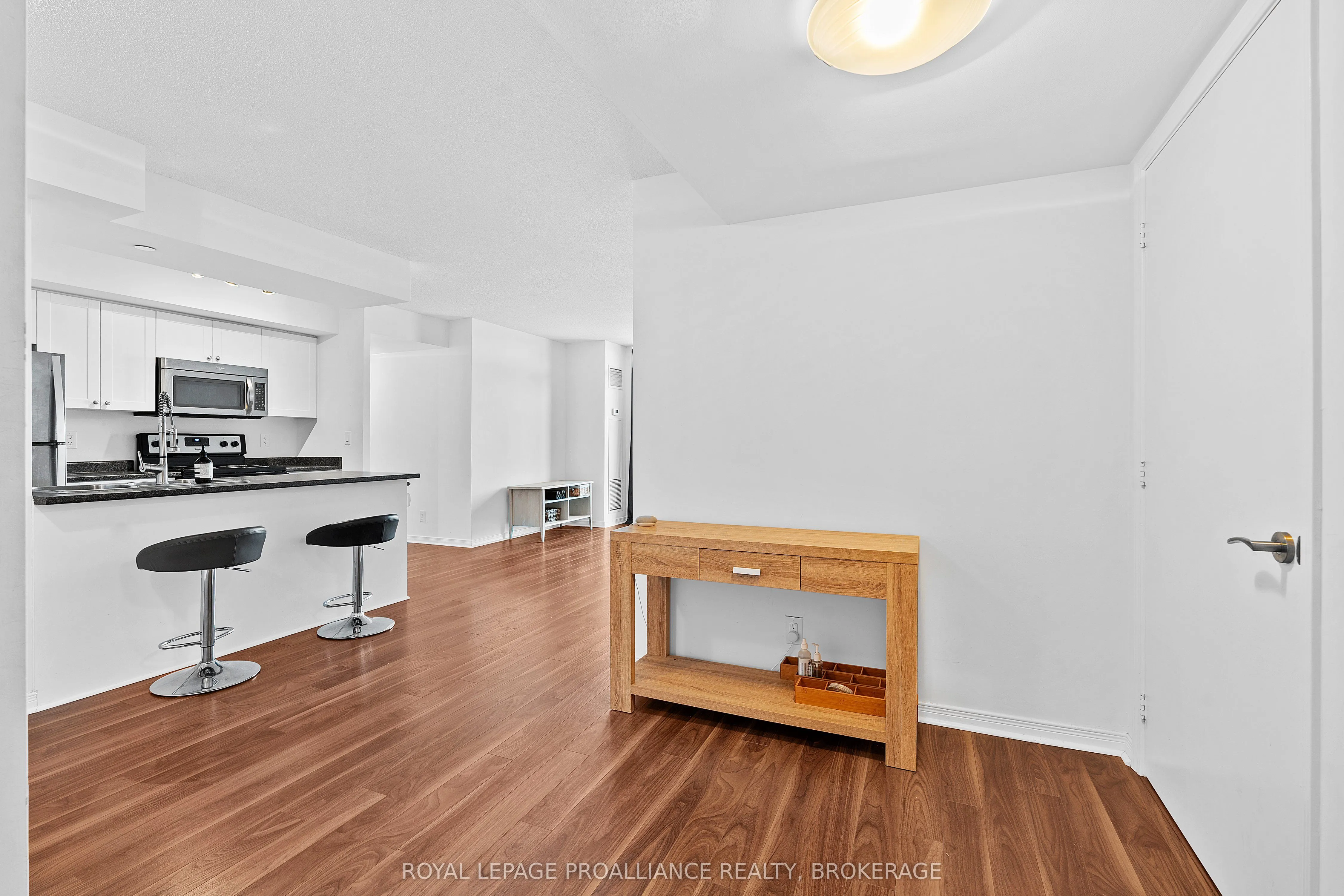 121 Queen Street, #406