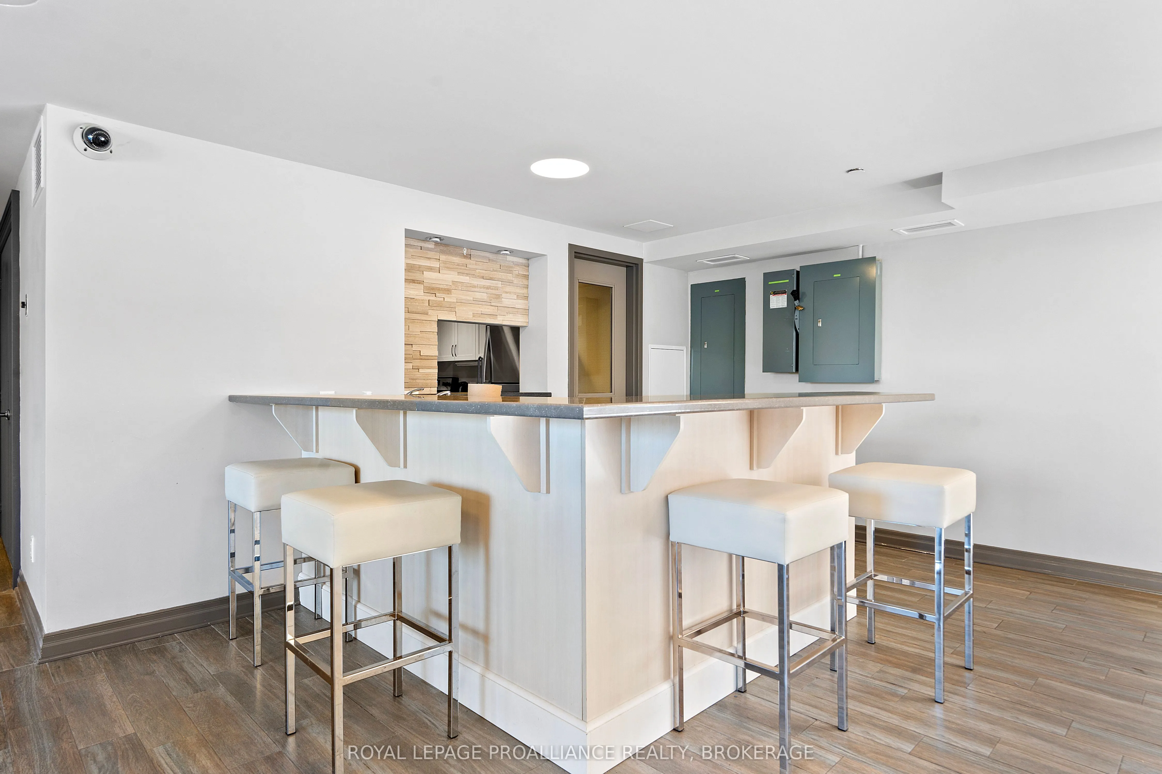 121 Queen Street, #406