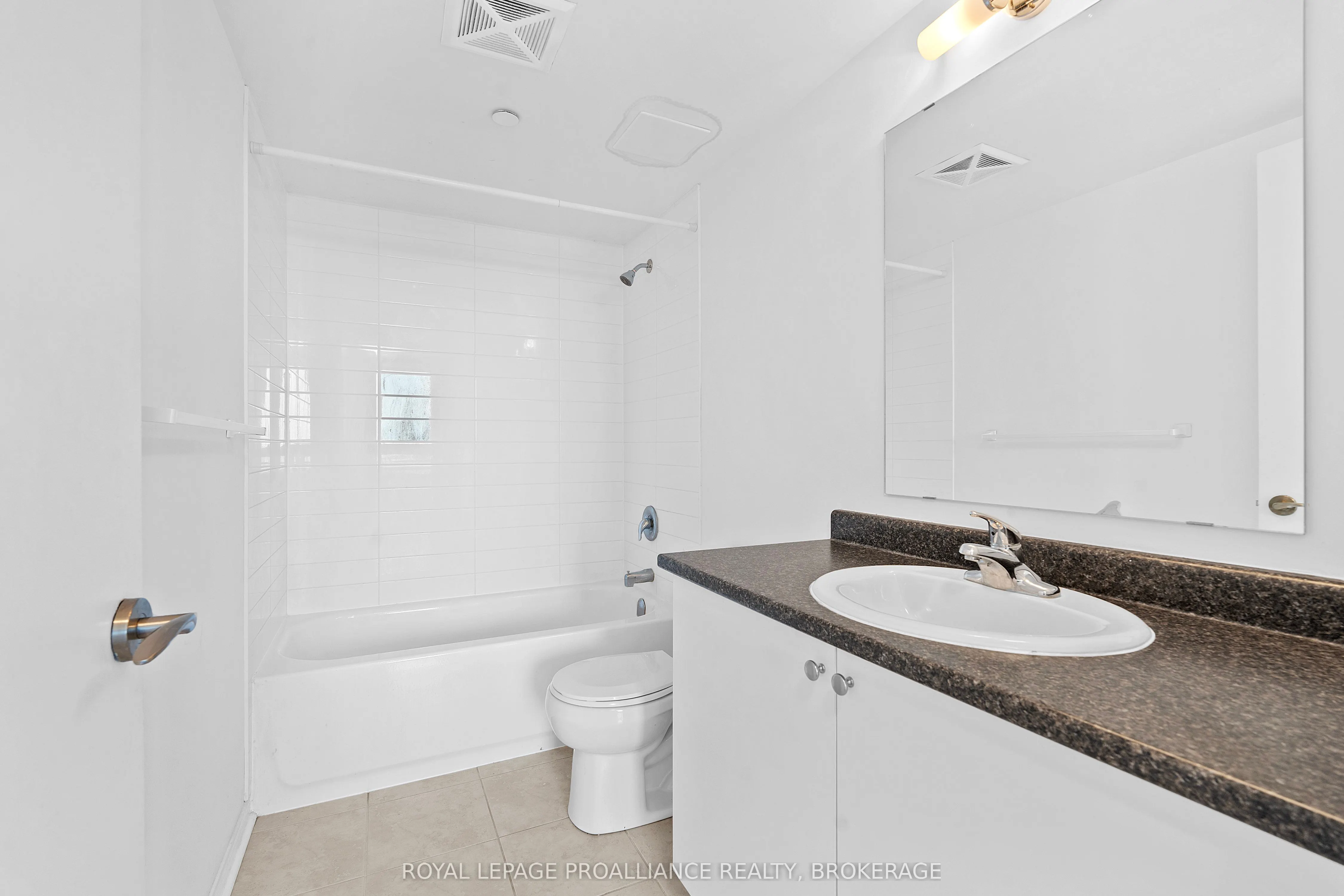 121 Queen Street, #406