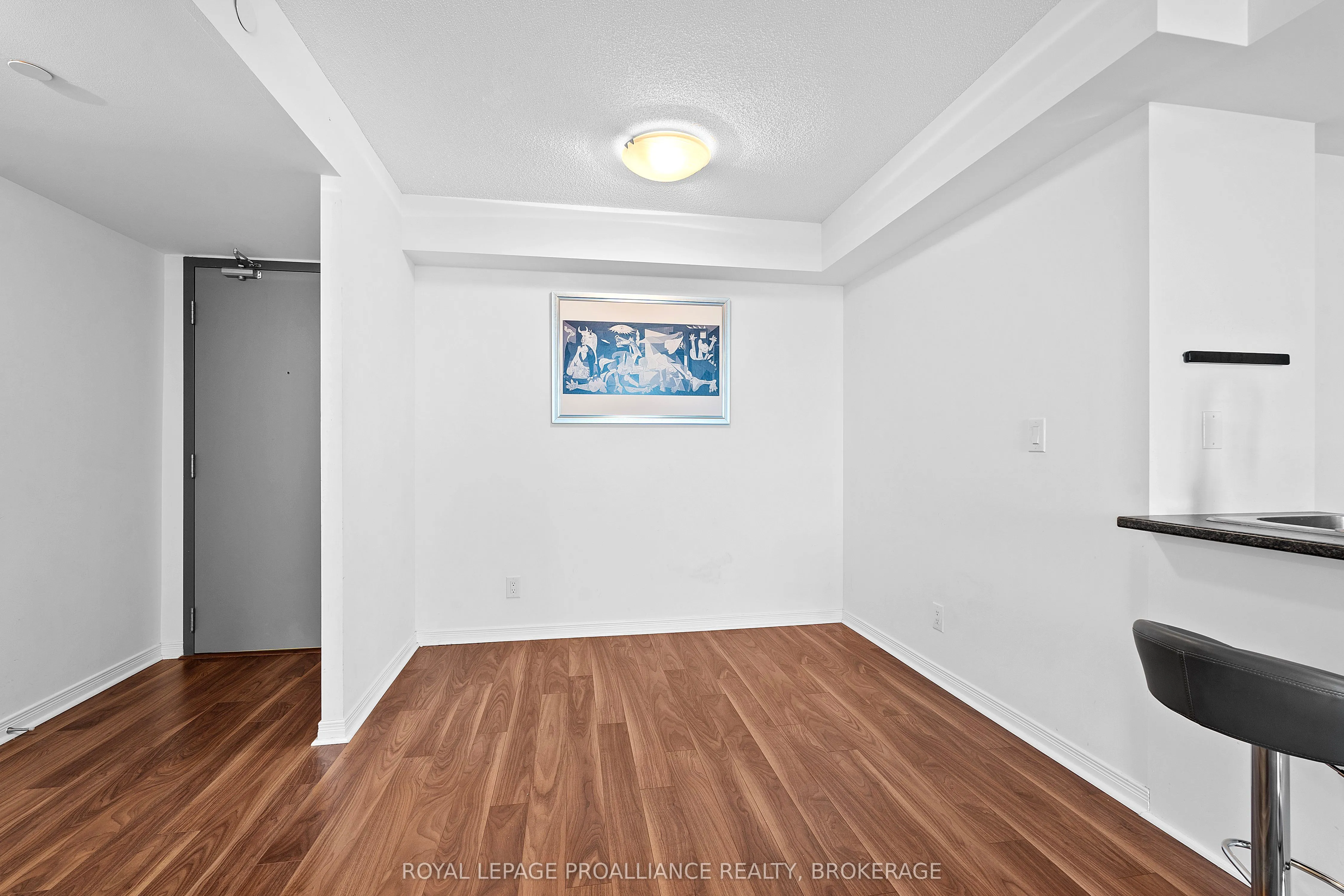 121 Queen Street, #406