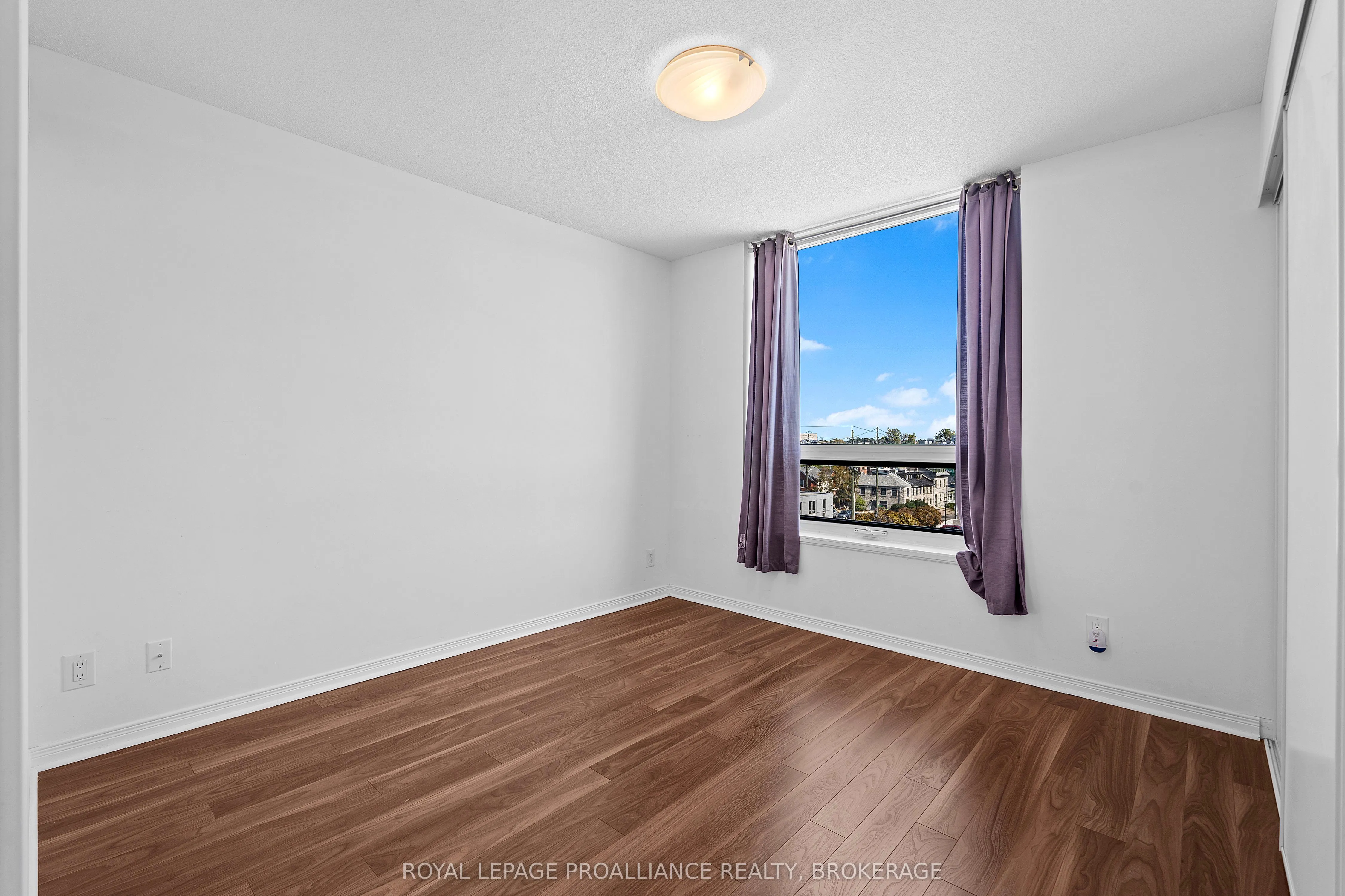 121 Queen Street, #406