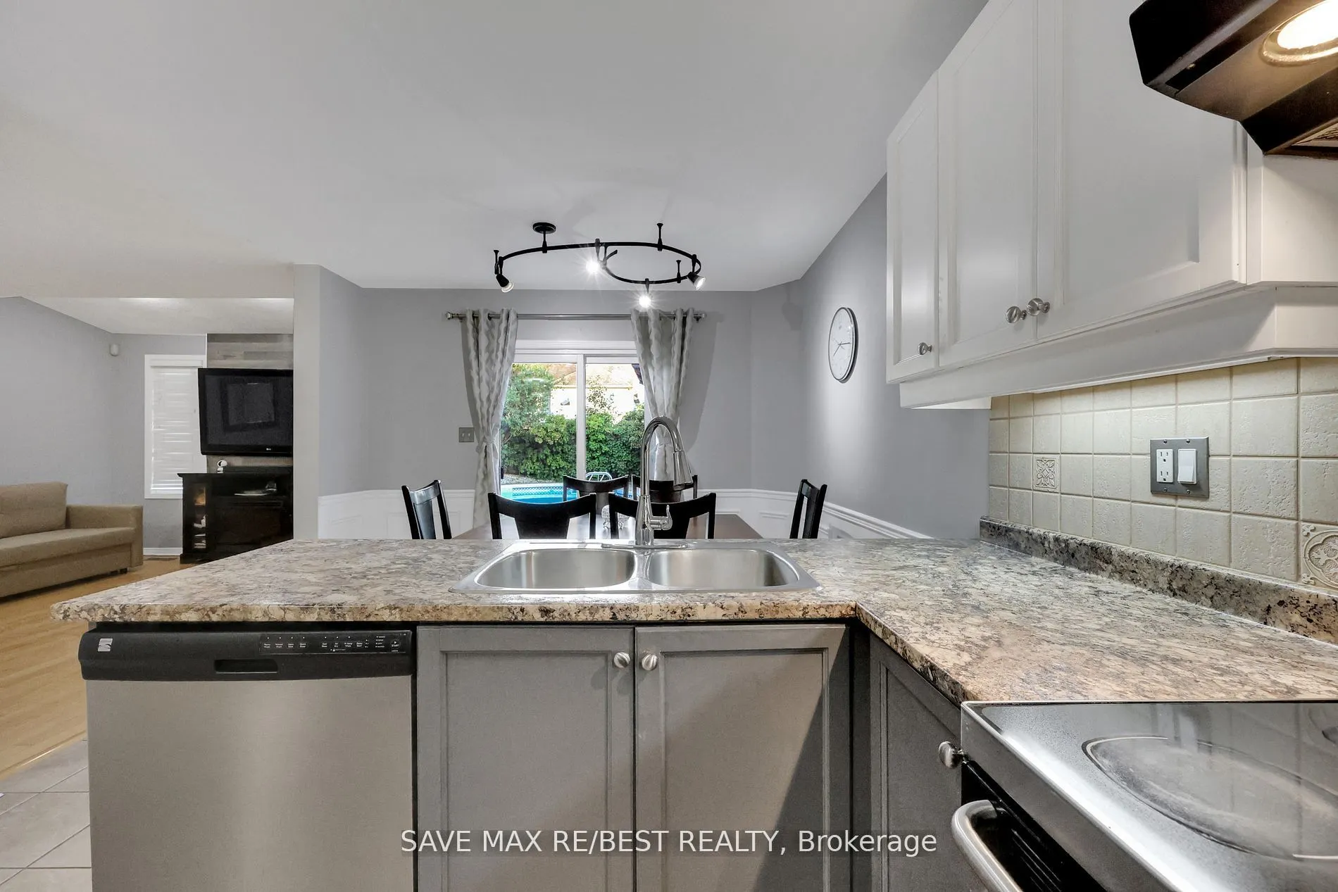 1143 BLACKMAPLE Drive