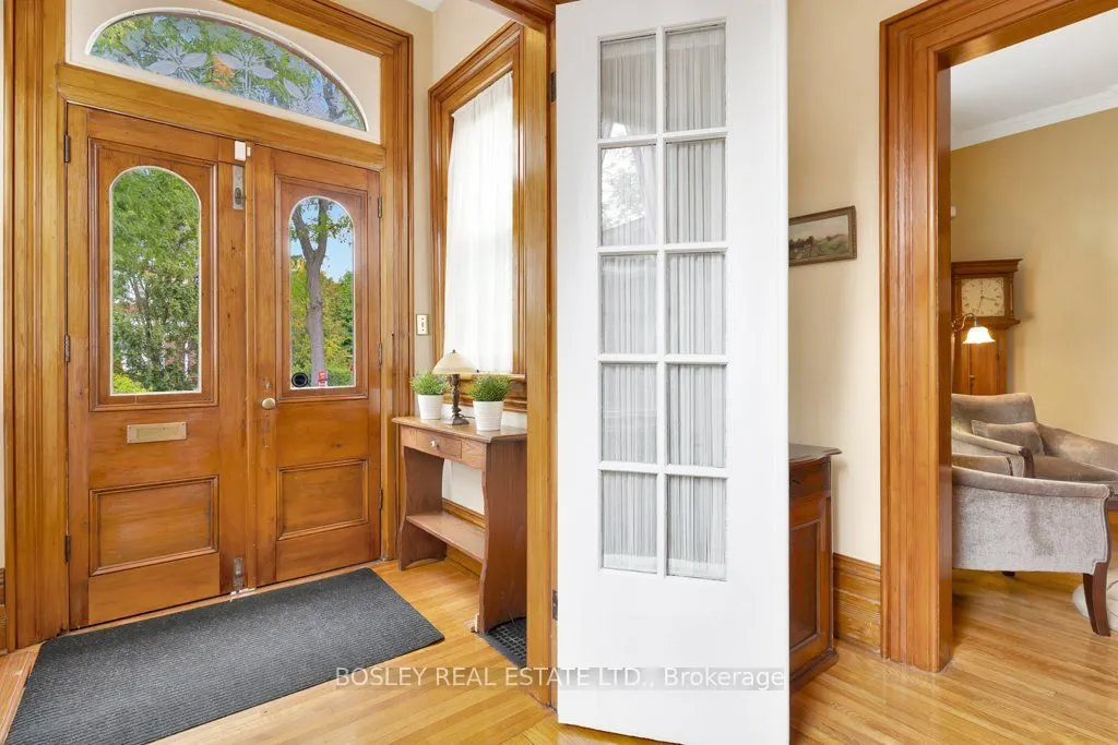 30 Lorne Crescent