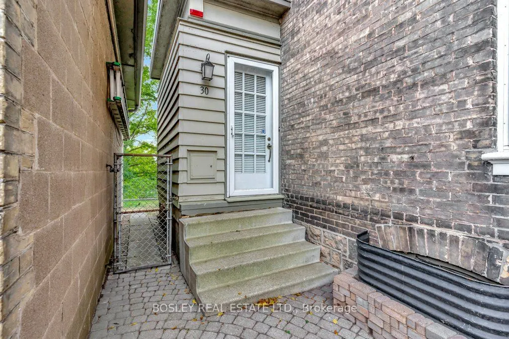30 Lorne Crescent