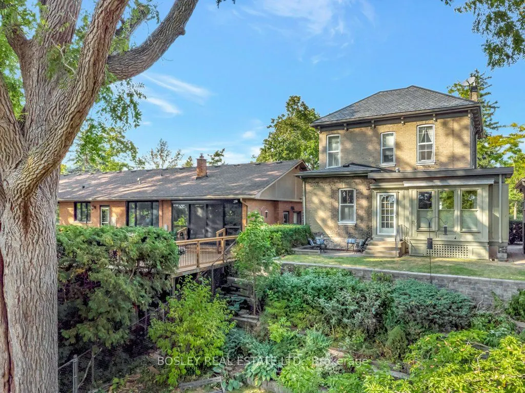 30 Lorne Crescent