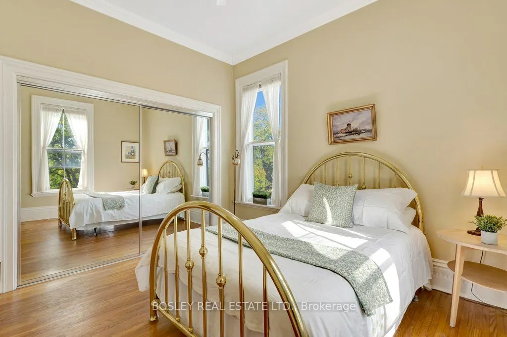 30 Lorne Crescent