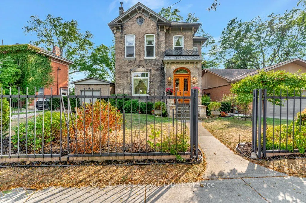 30 Lorne Crescent