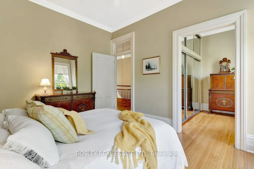 30 Lorne Crescent