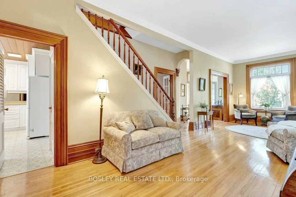 30 Lorne Crescent
