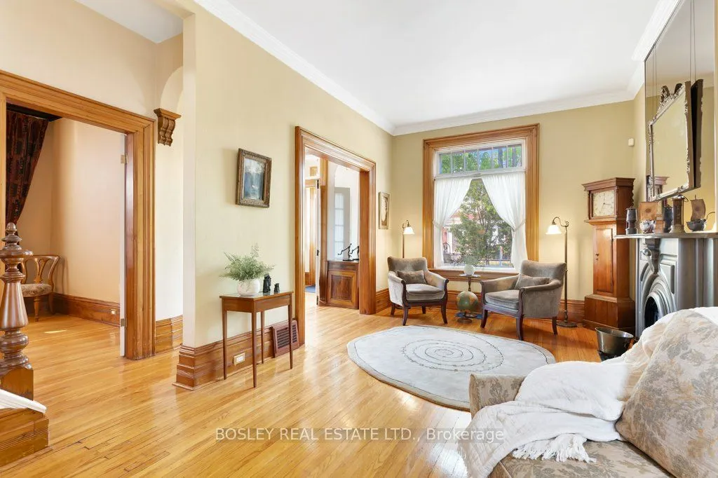 30 Lorne Crescent