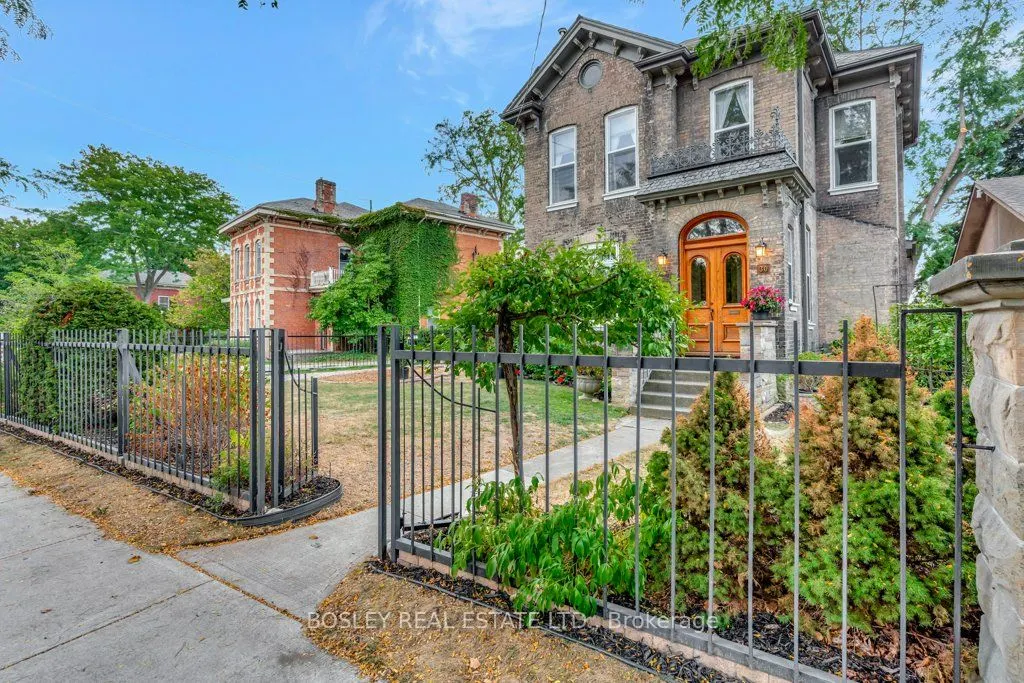 30 Lorne Crescent