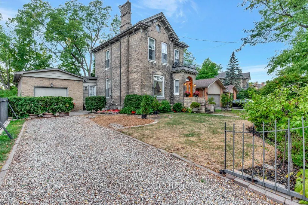 30 Lorne Crescent
