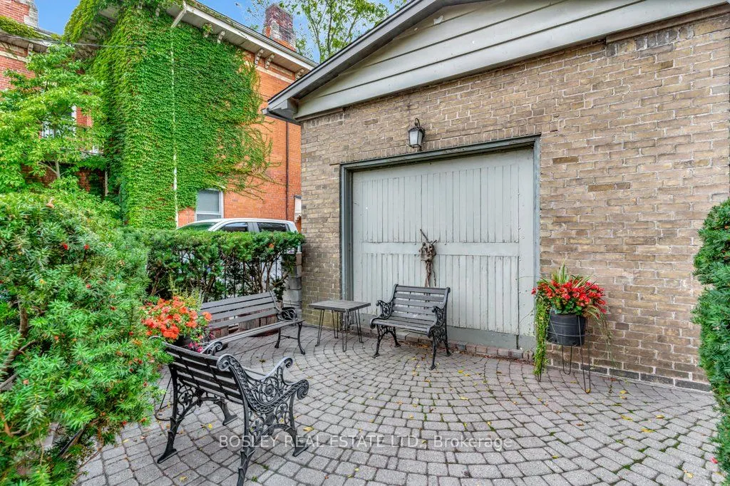 30 Lorne Crescent