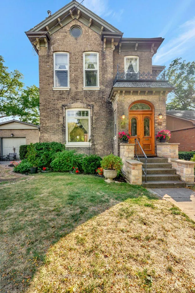 30 Lorne Crescent