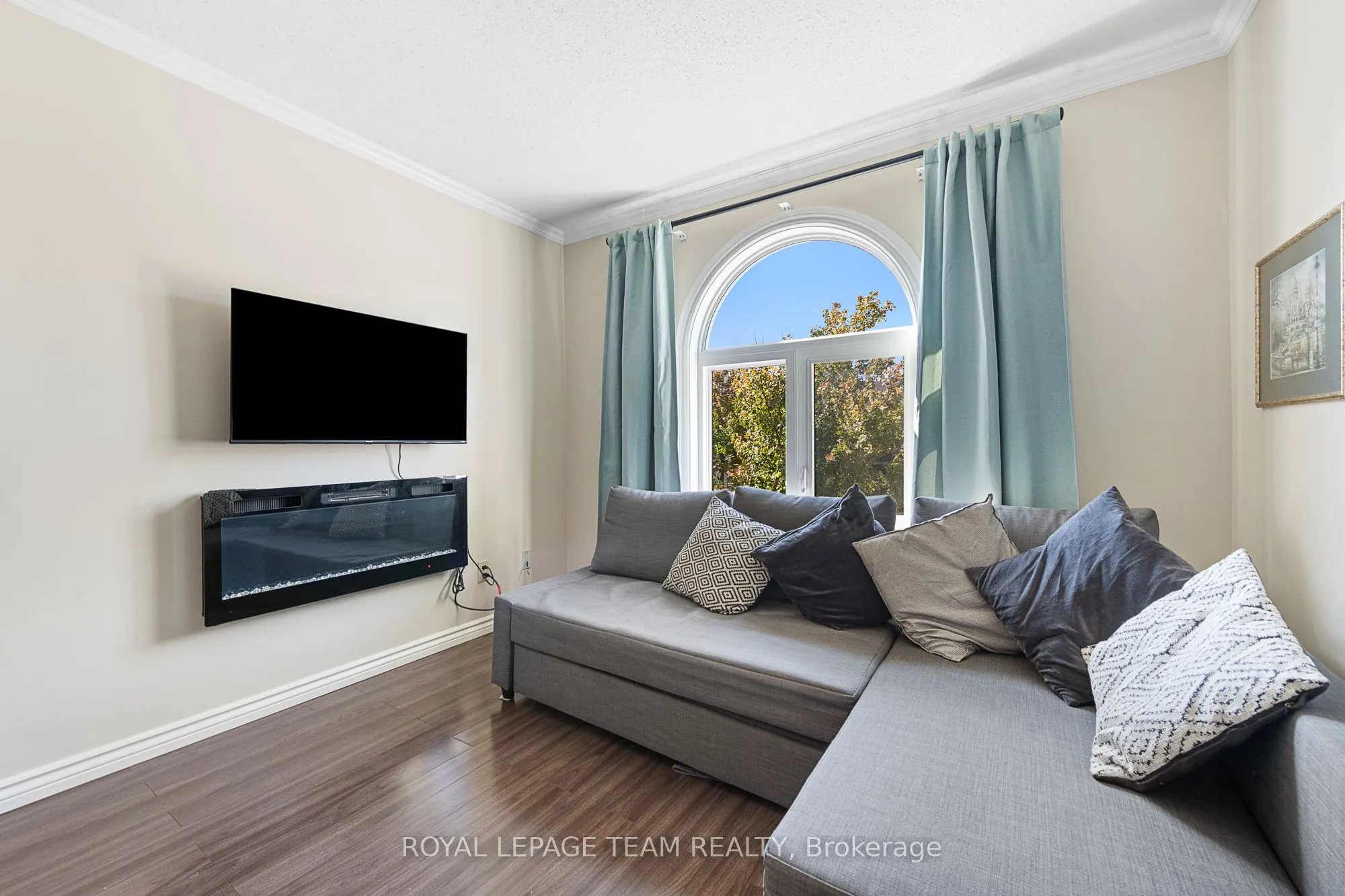88 Waterton Crescent