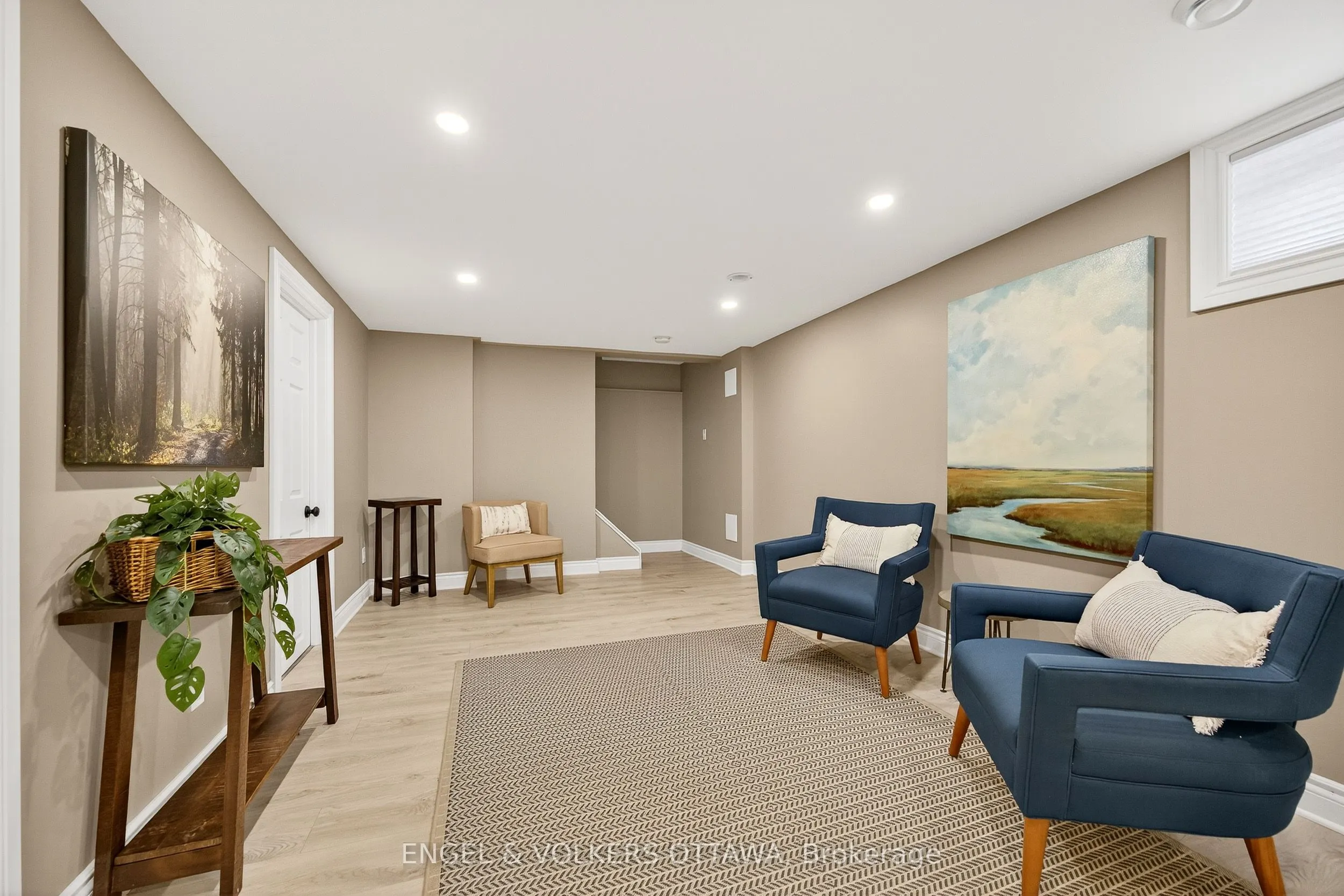 6 Foothills Drive