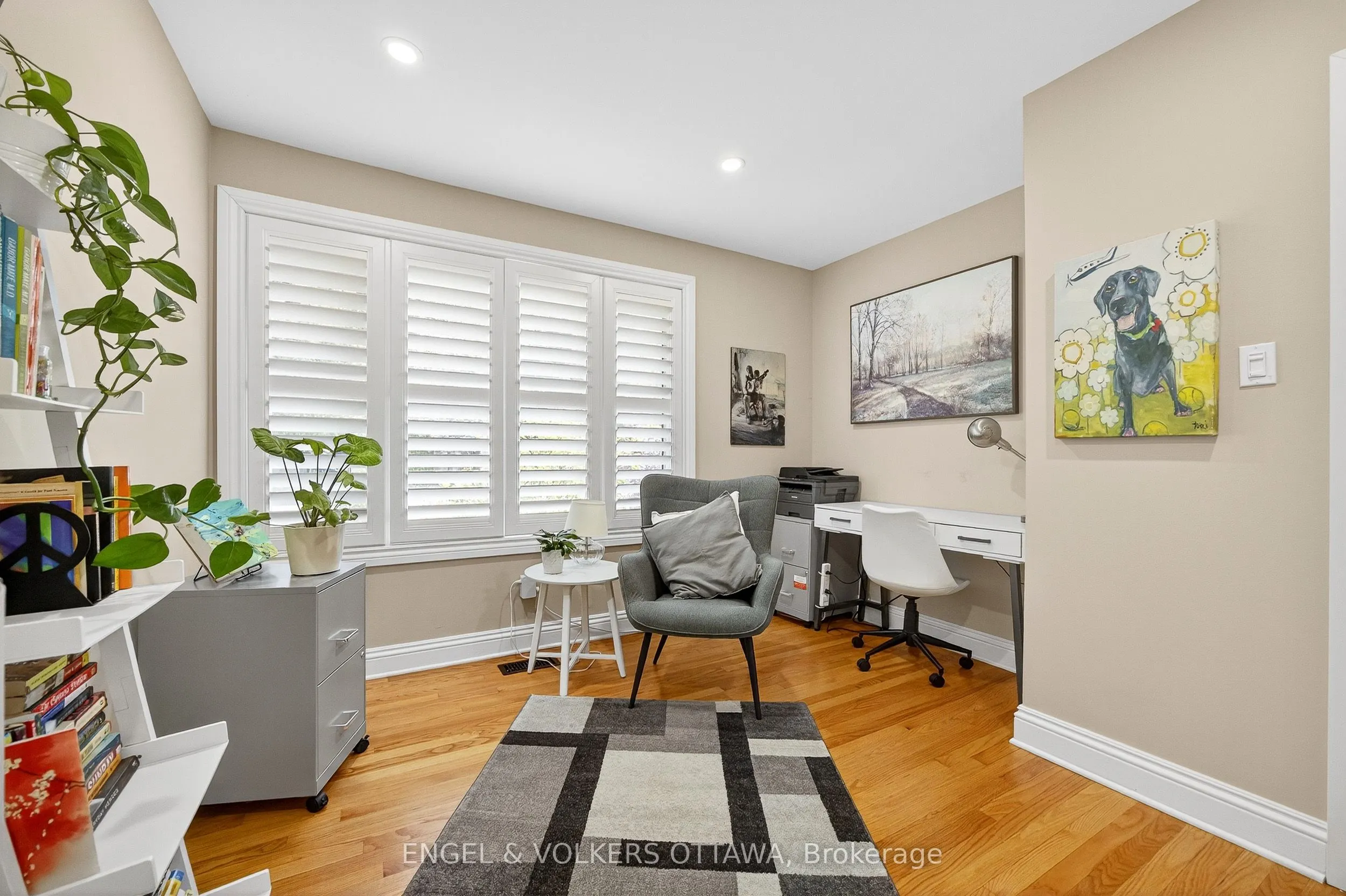 6 Foothills Drive