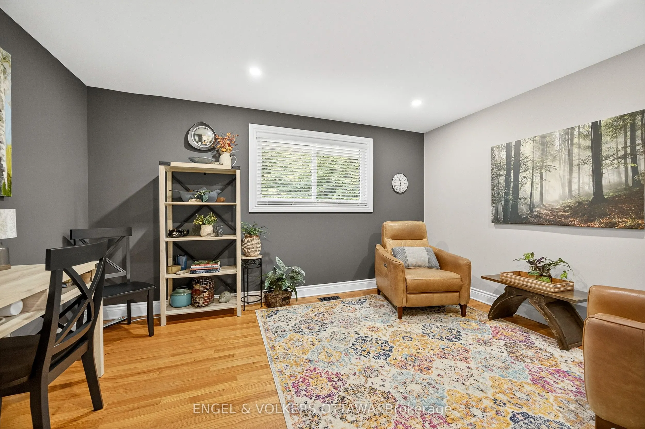 6 Foothills Drive