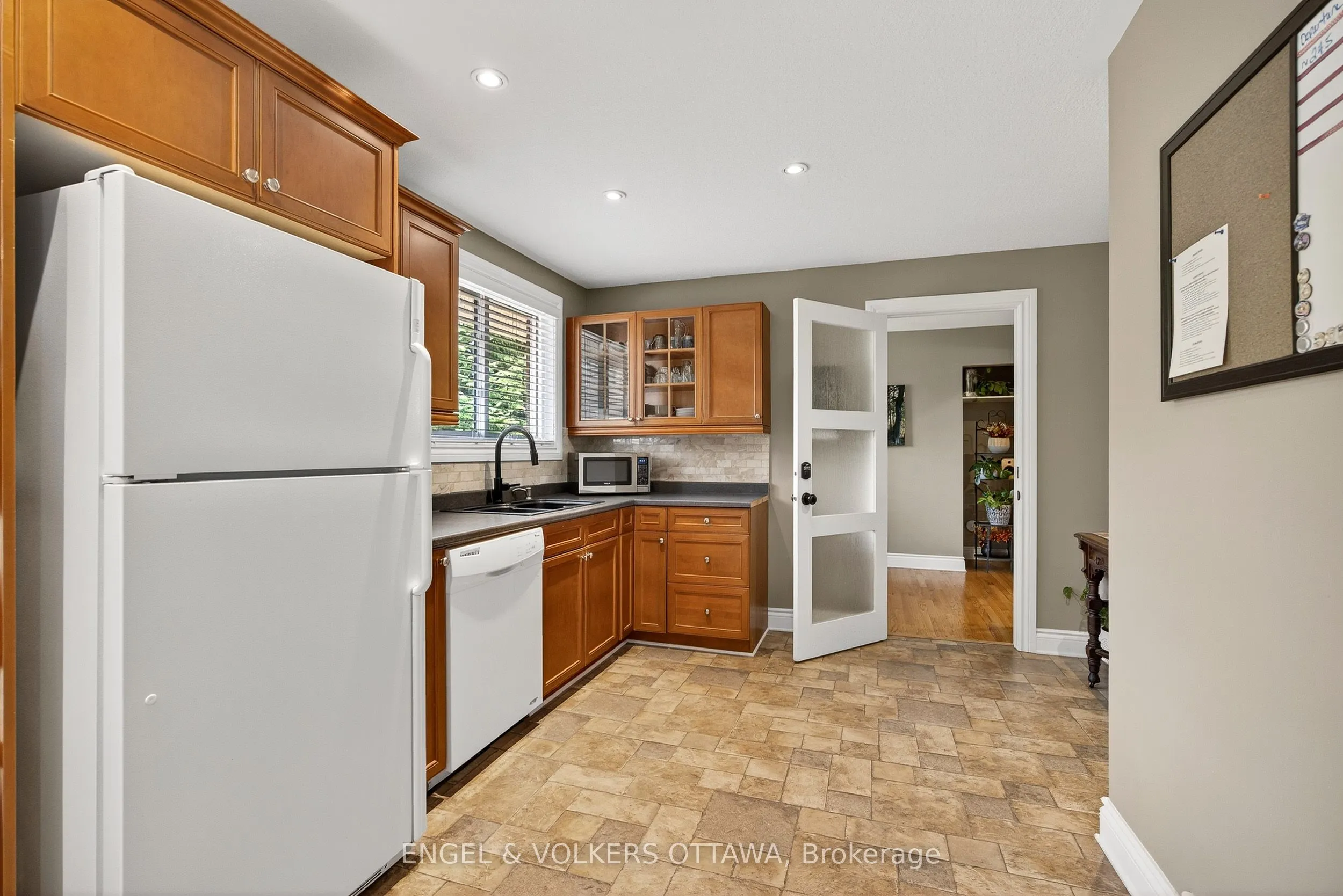6 Foothills Drive