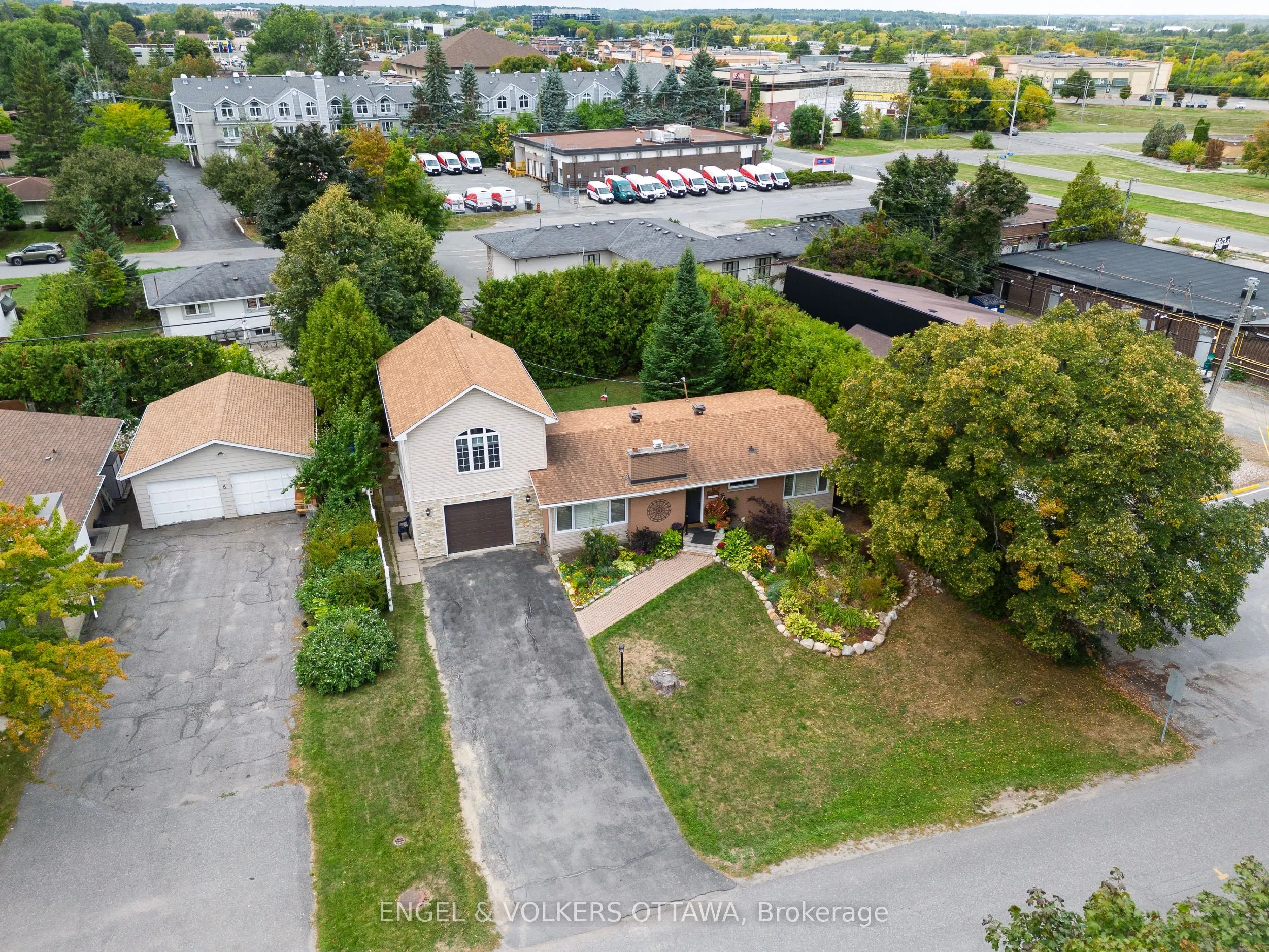 6 Foothills Drive