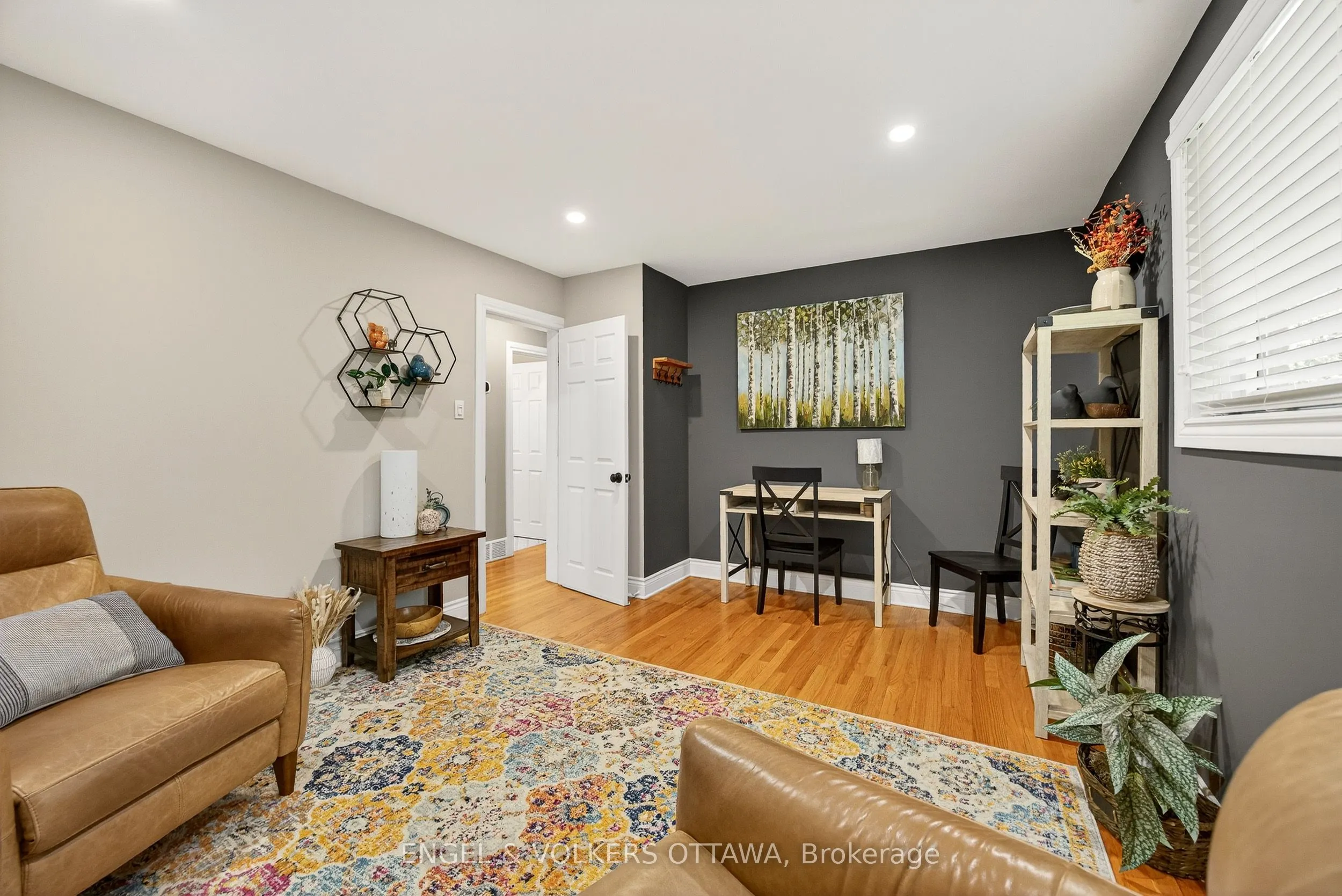6 Foothills Drive