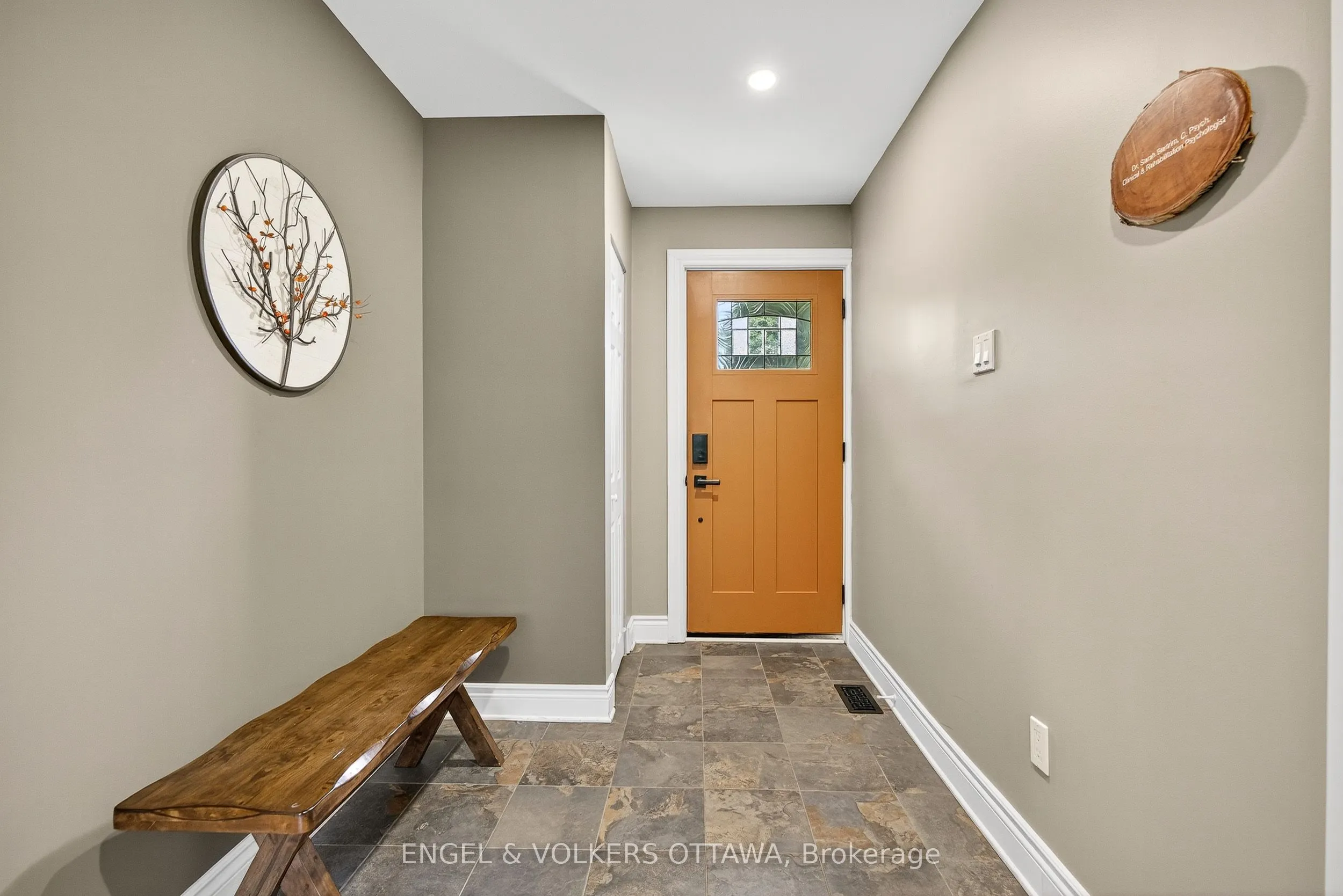 6 Foothills Drive