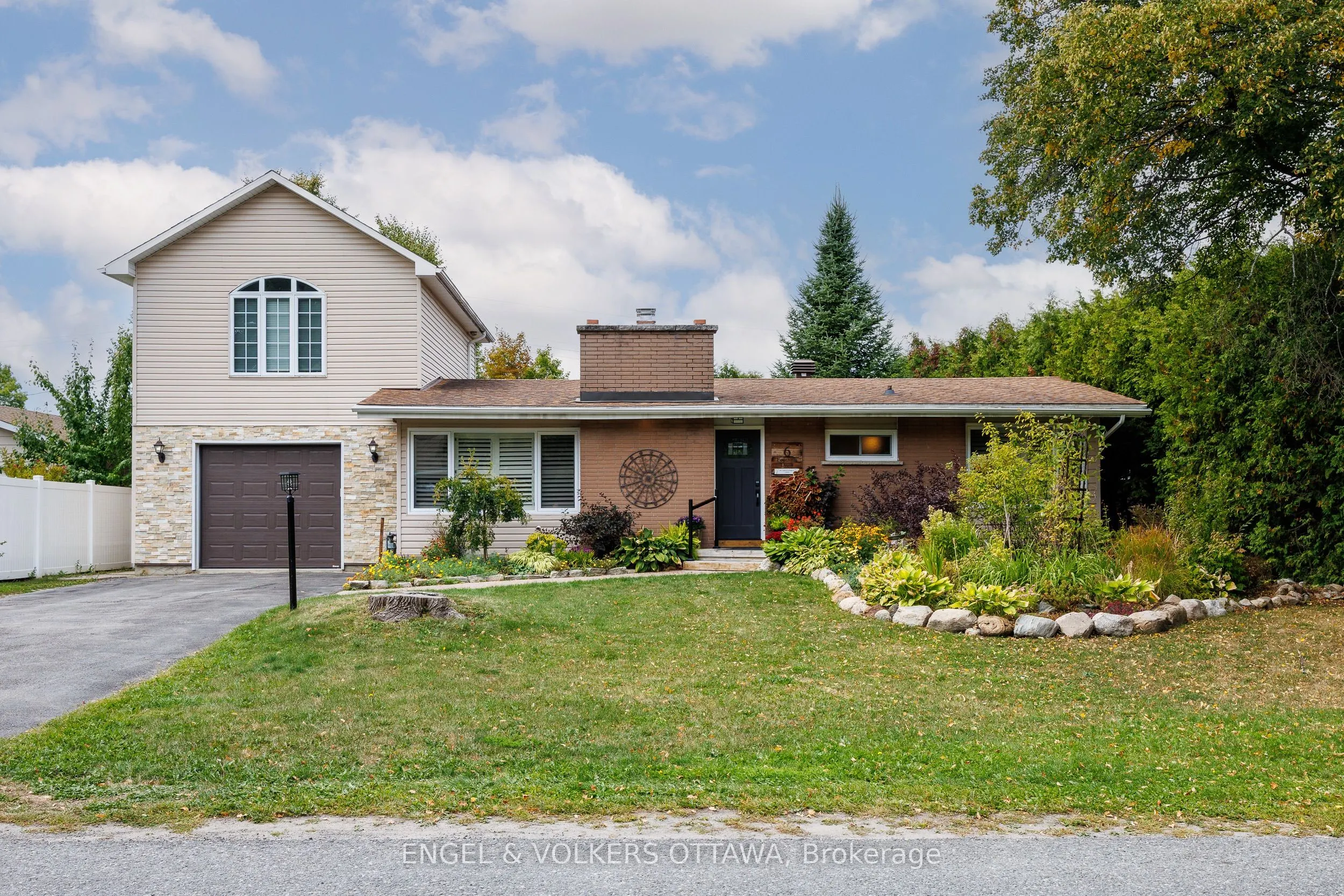 6 Foothills Drive