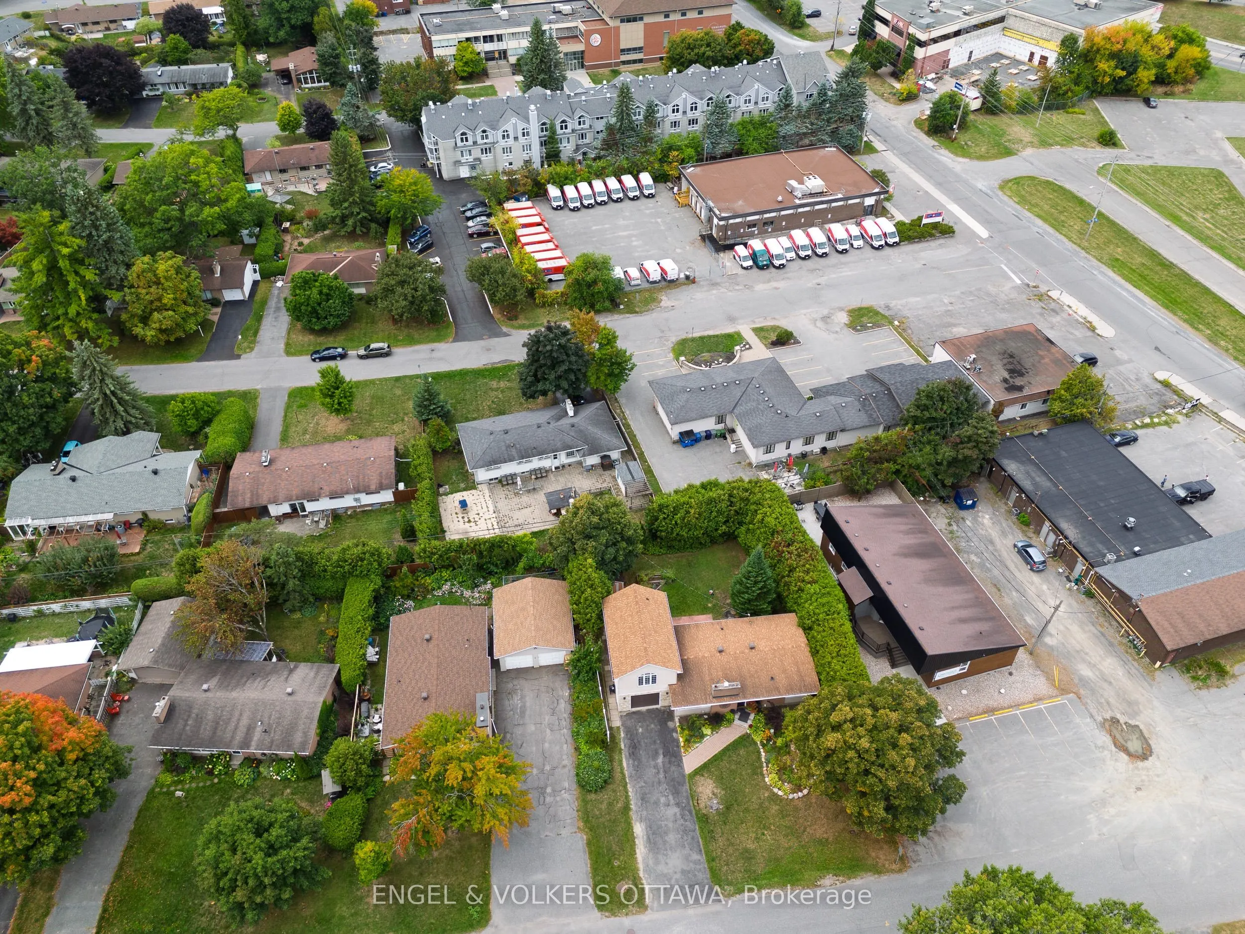 6 Foothills Drive