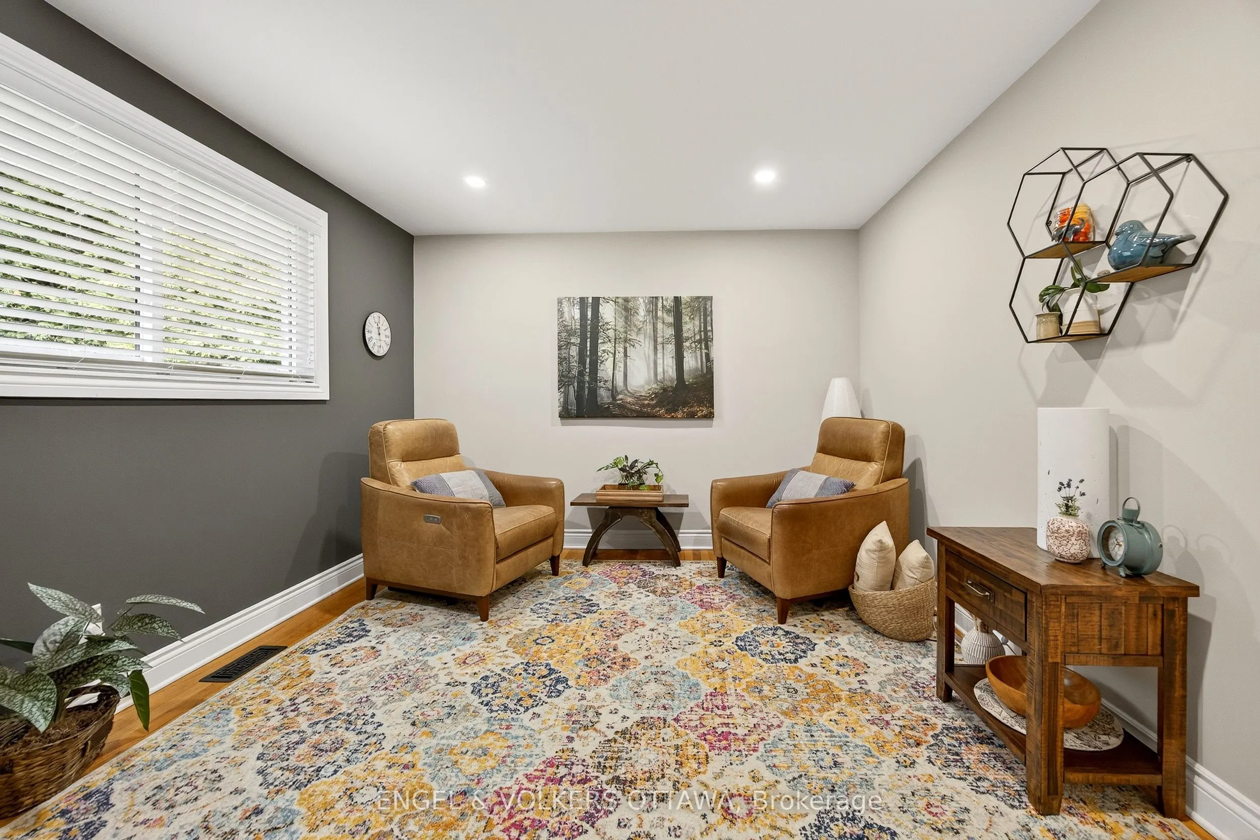 6 Foothills Drive