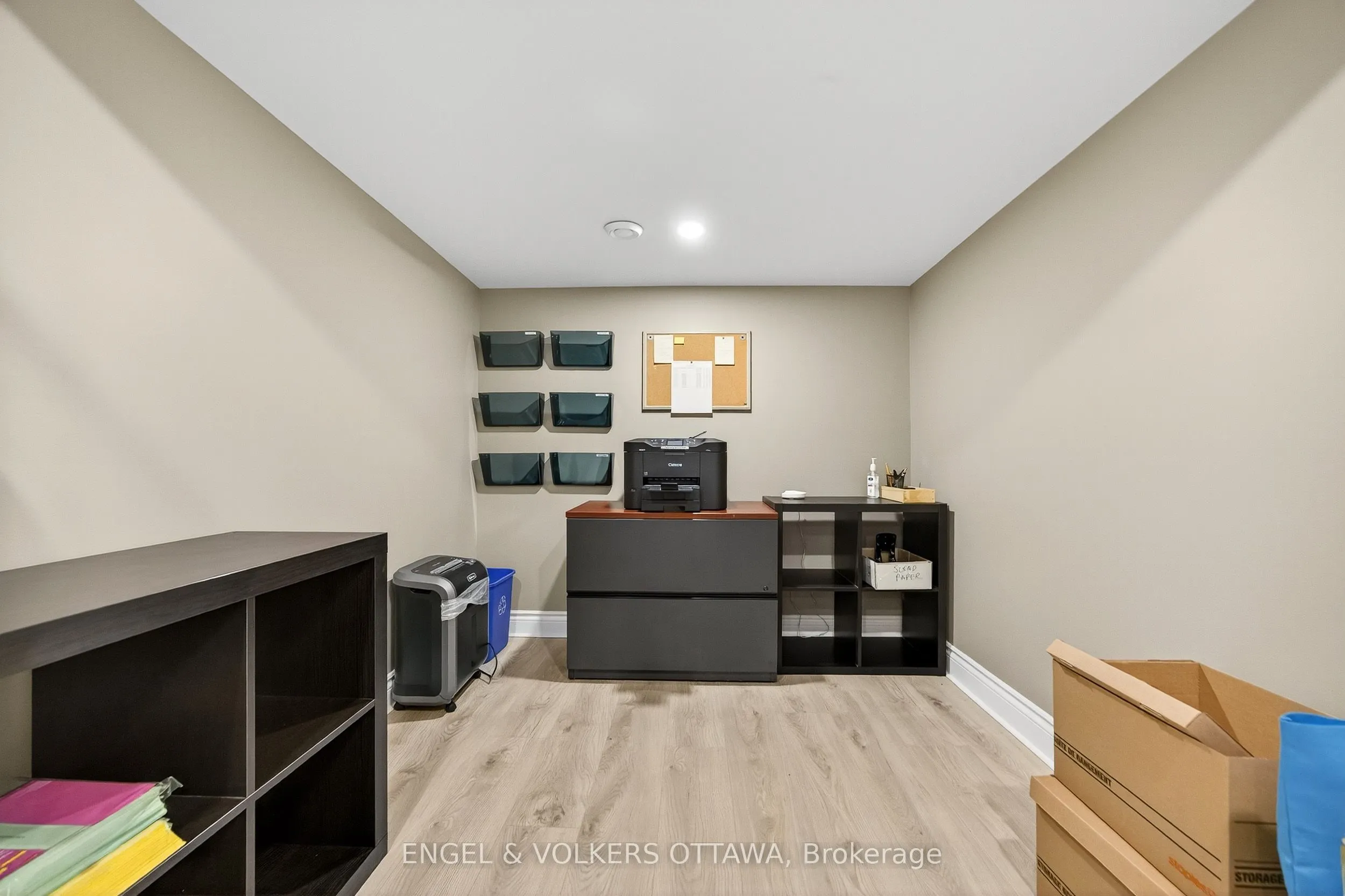 6 Foothills Drive