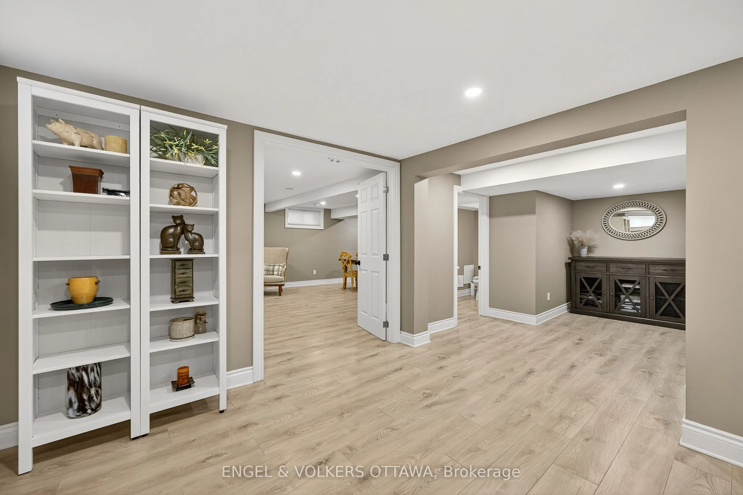 6 Foothills Drive