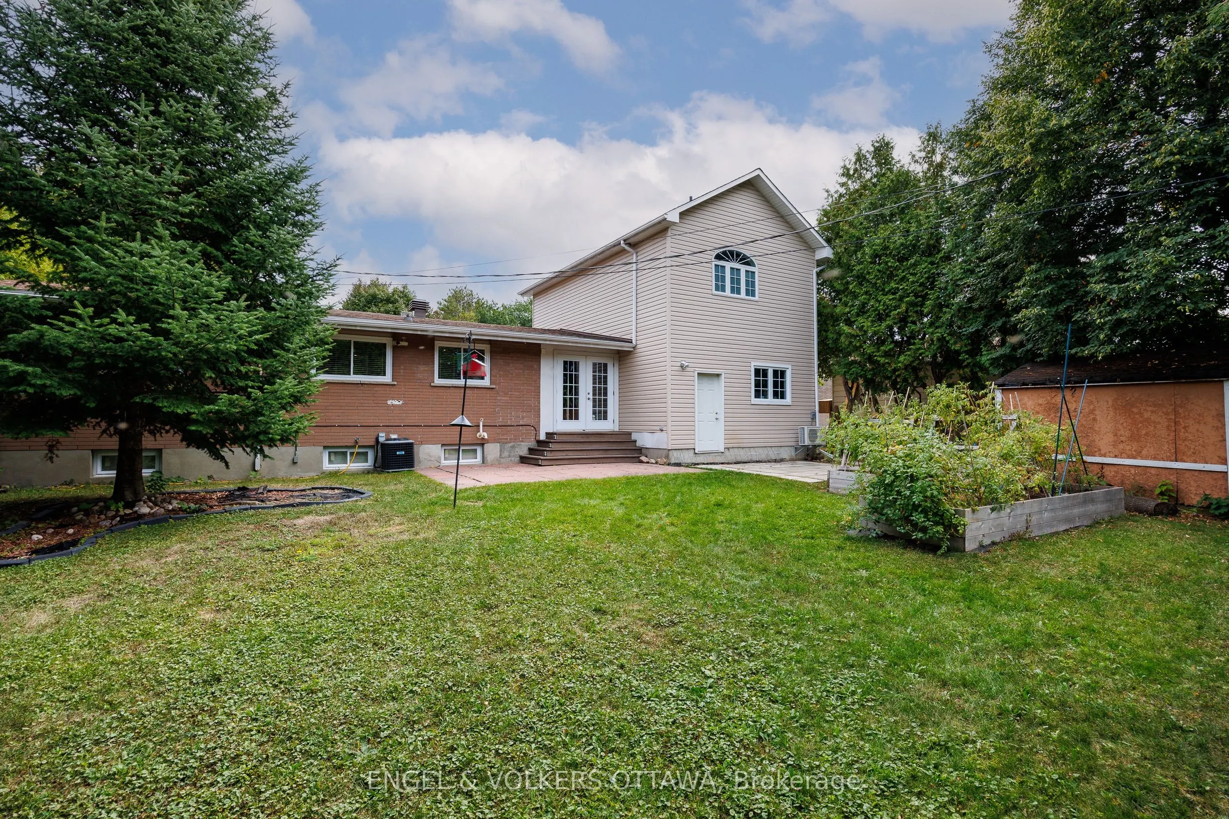 6 Foothills Drive