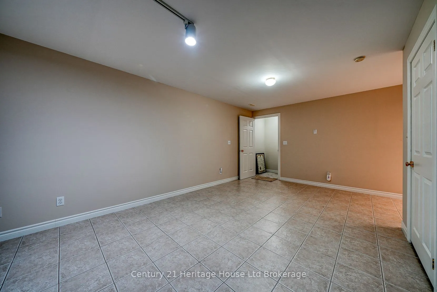 667 Southwood Way, #2